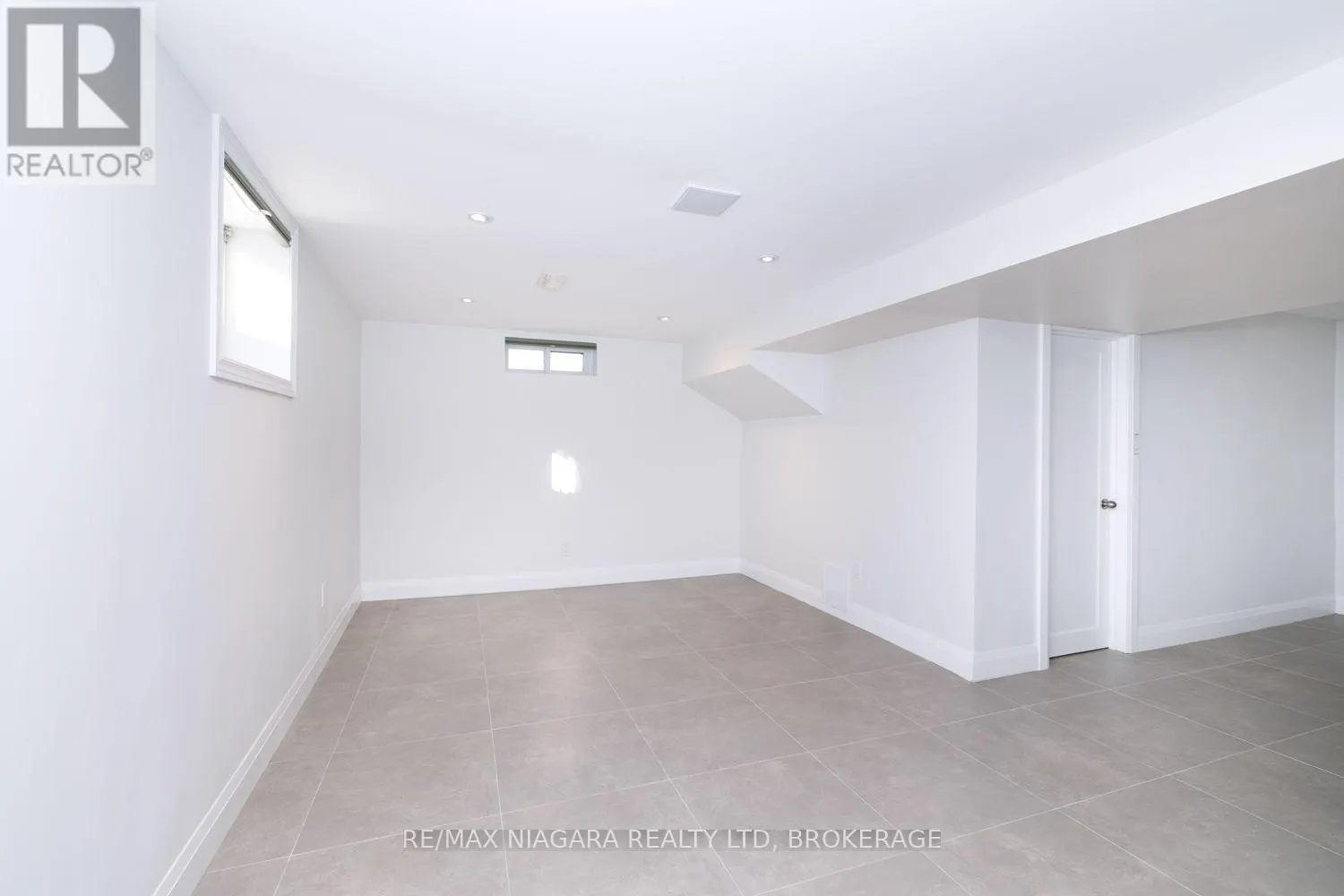6 BROADMORE AVENUE