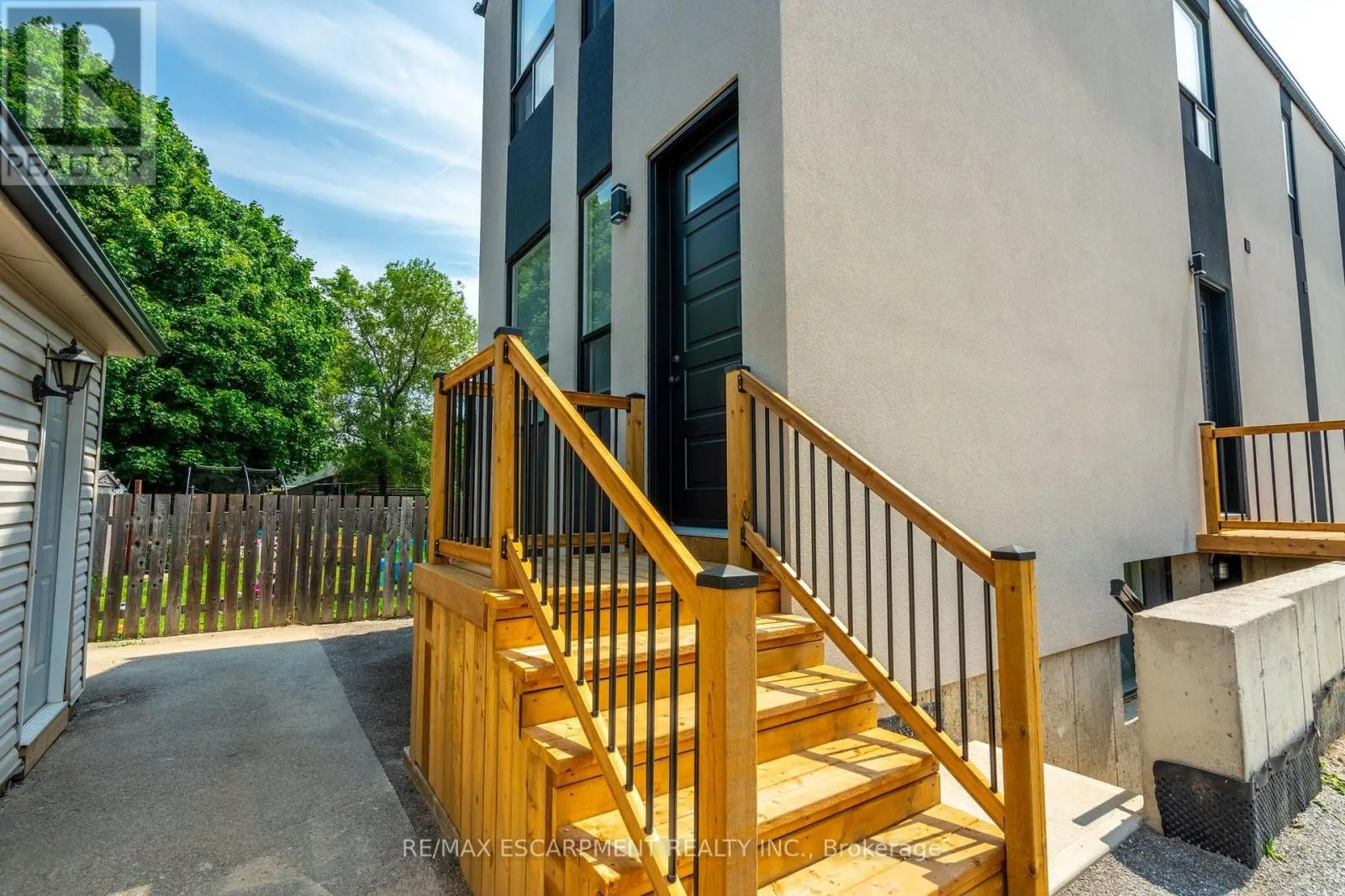 A - 9 MUNN STREET