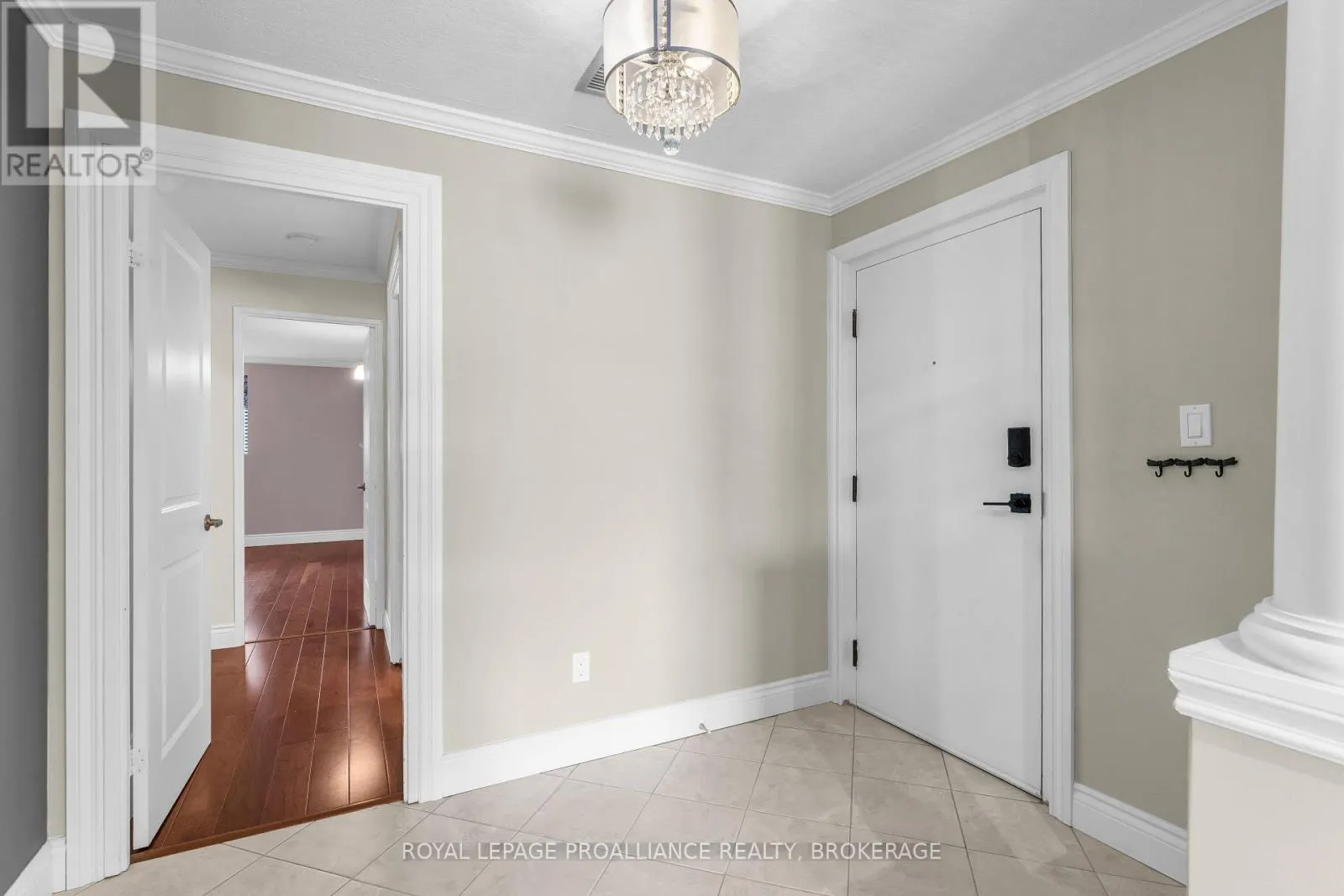 101 - 235 SOUTH STREET S #101