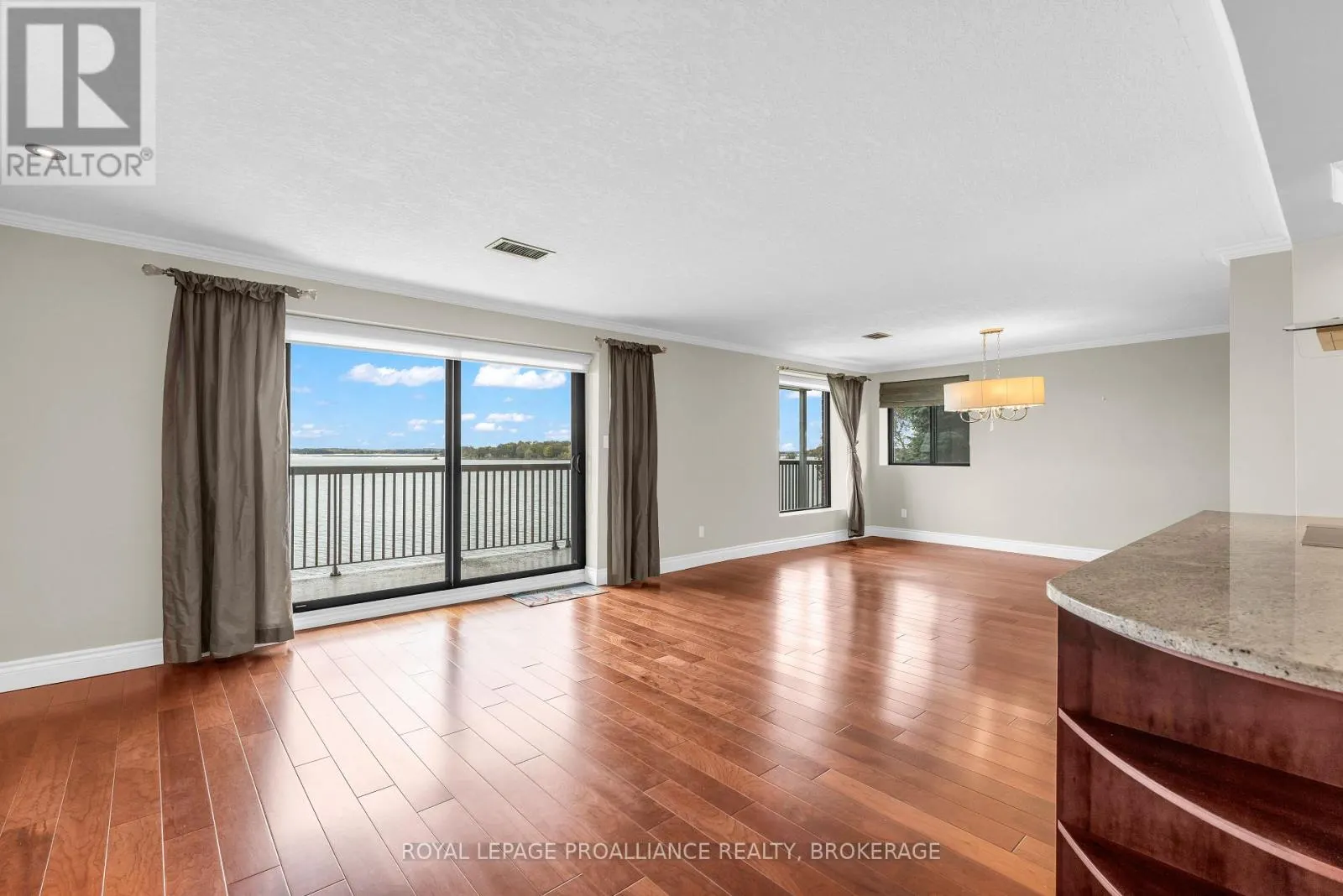 101 - 235 SOUTH STREET S #101