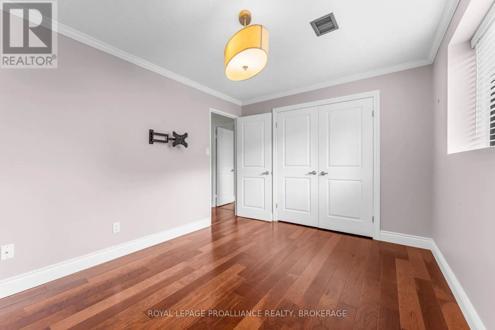 101 - 235 SOUTH STREET S #101