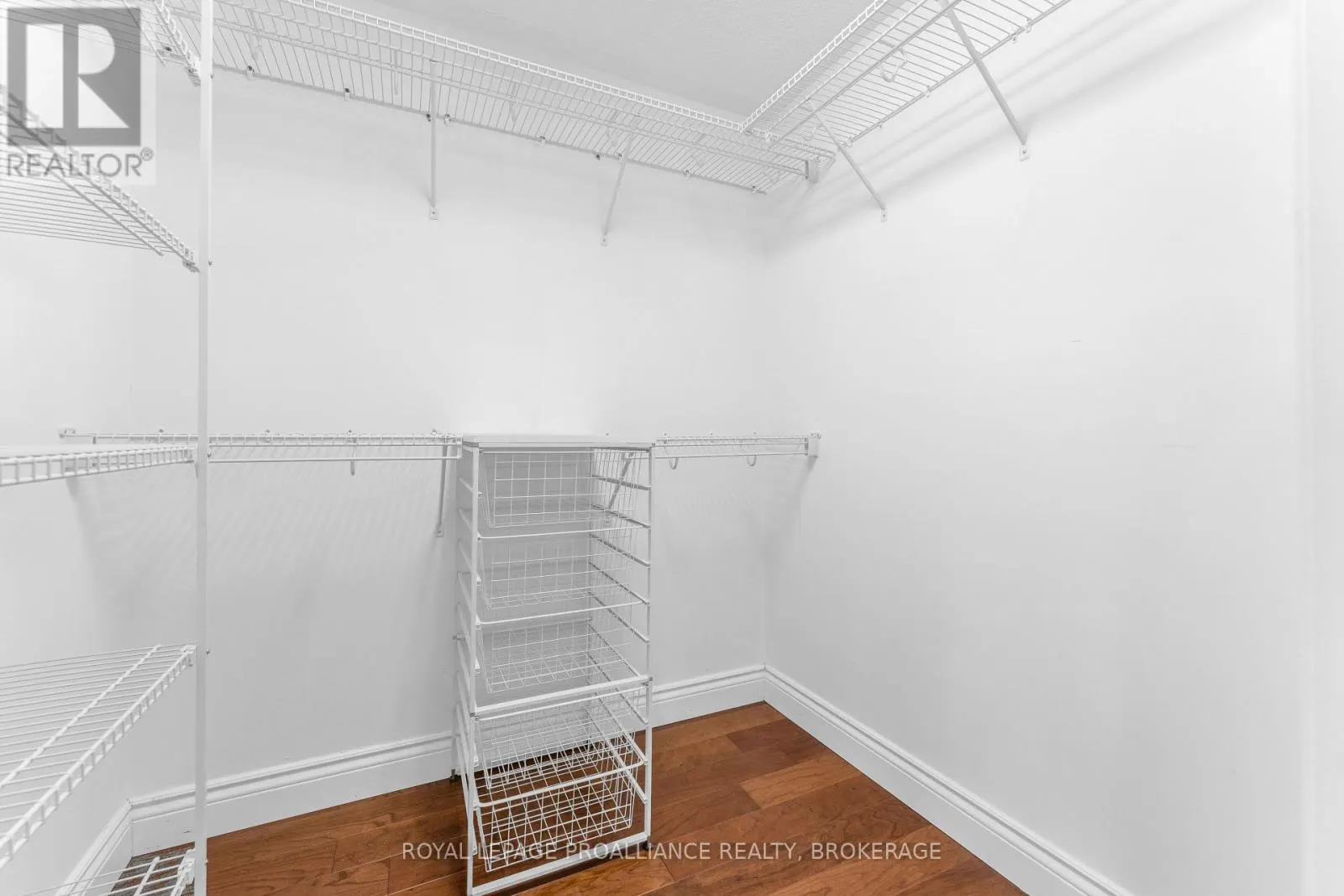 101 - 235 SOUTH STREET S #101