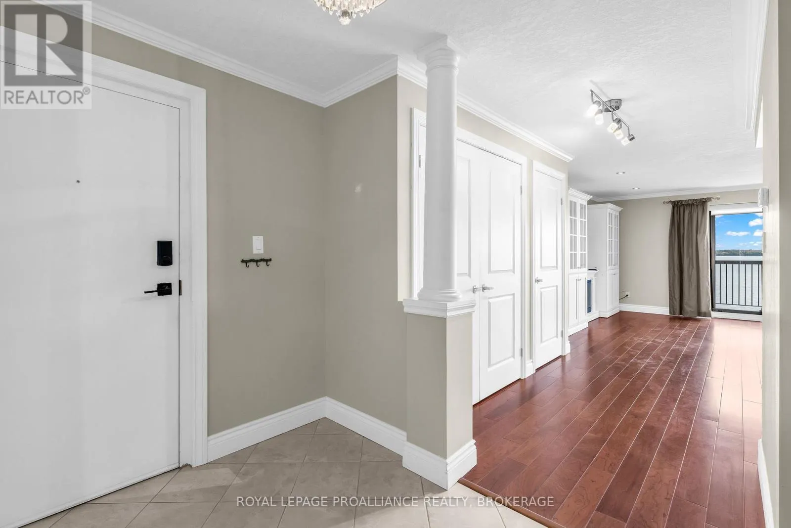 101 - 235 SOUTH STREET S #101