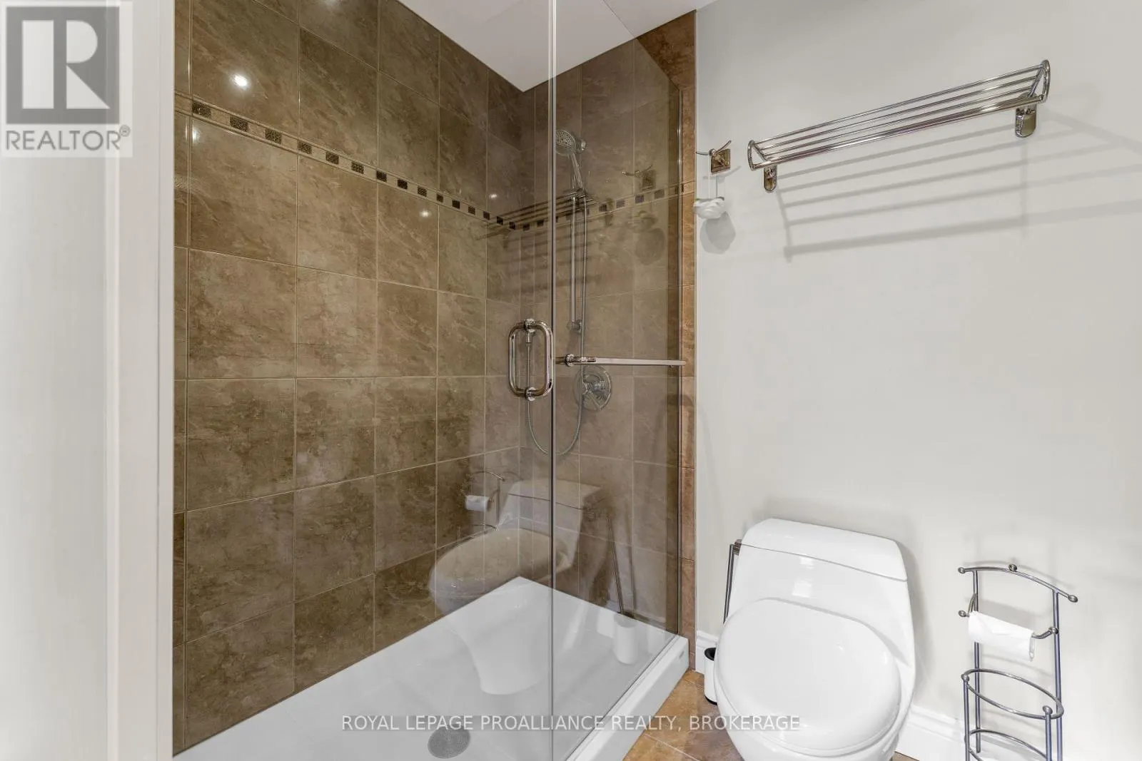 101 - 235 SOUTH STREET S #101