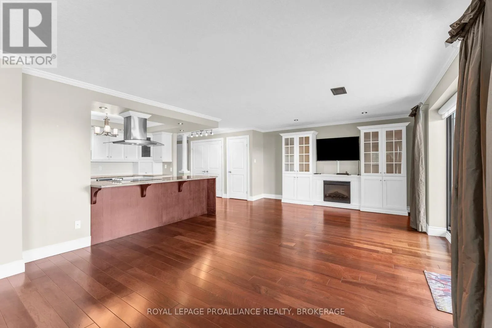 101 - 235 SOUTH STREET S #101