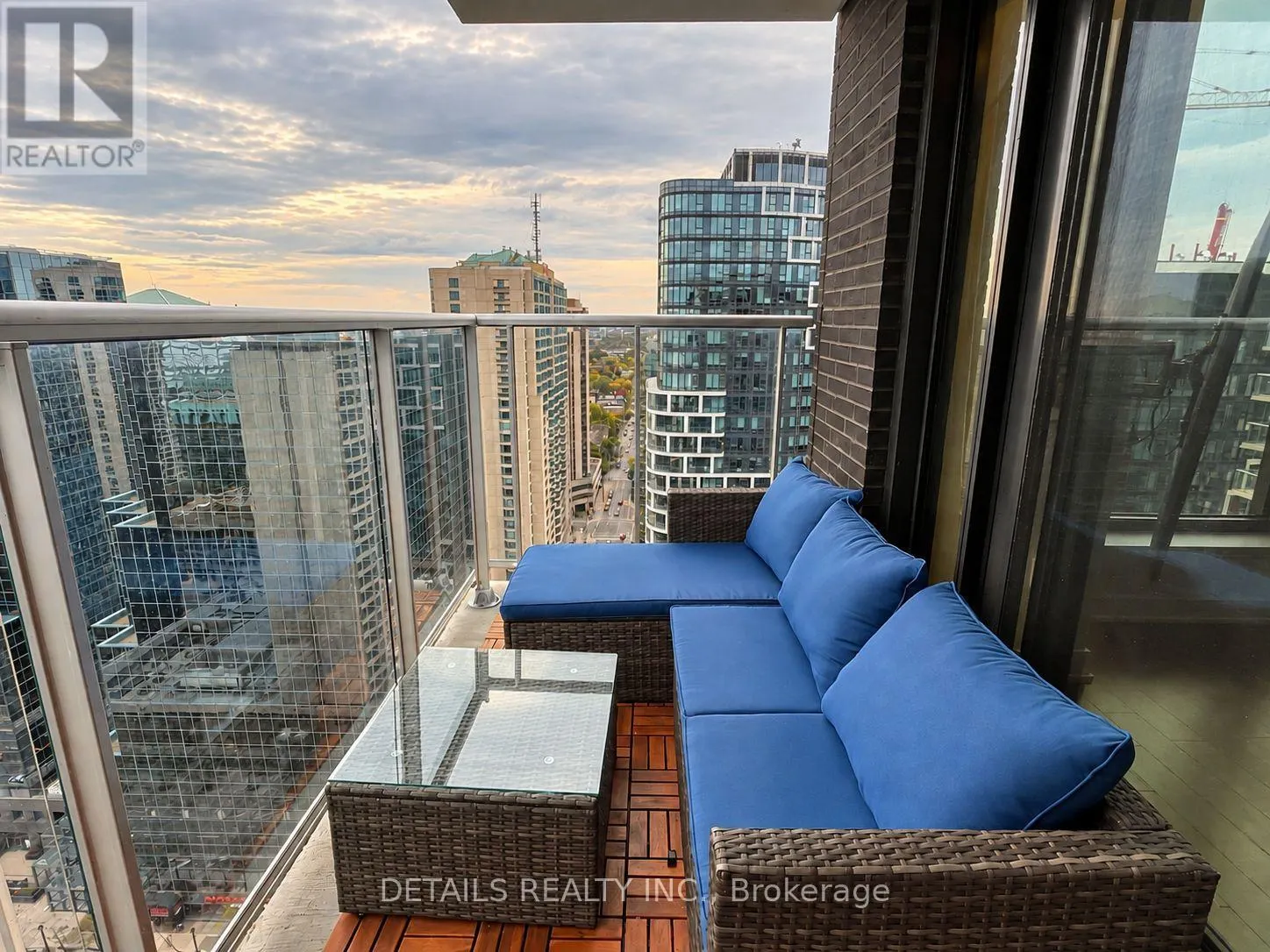 2507 - 340 QUEEN STREET