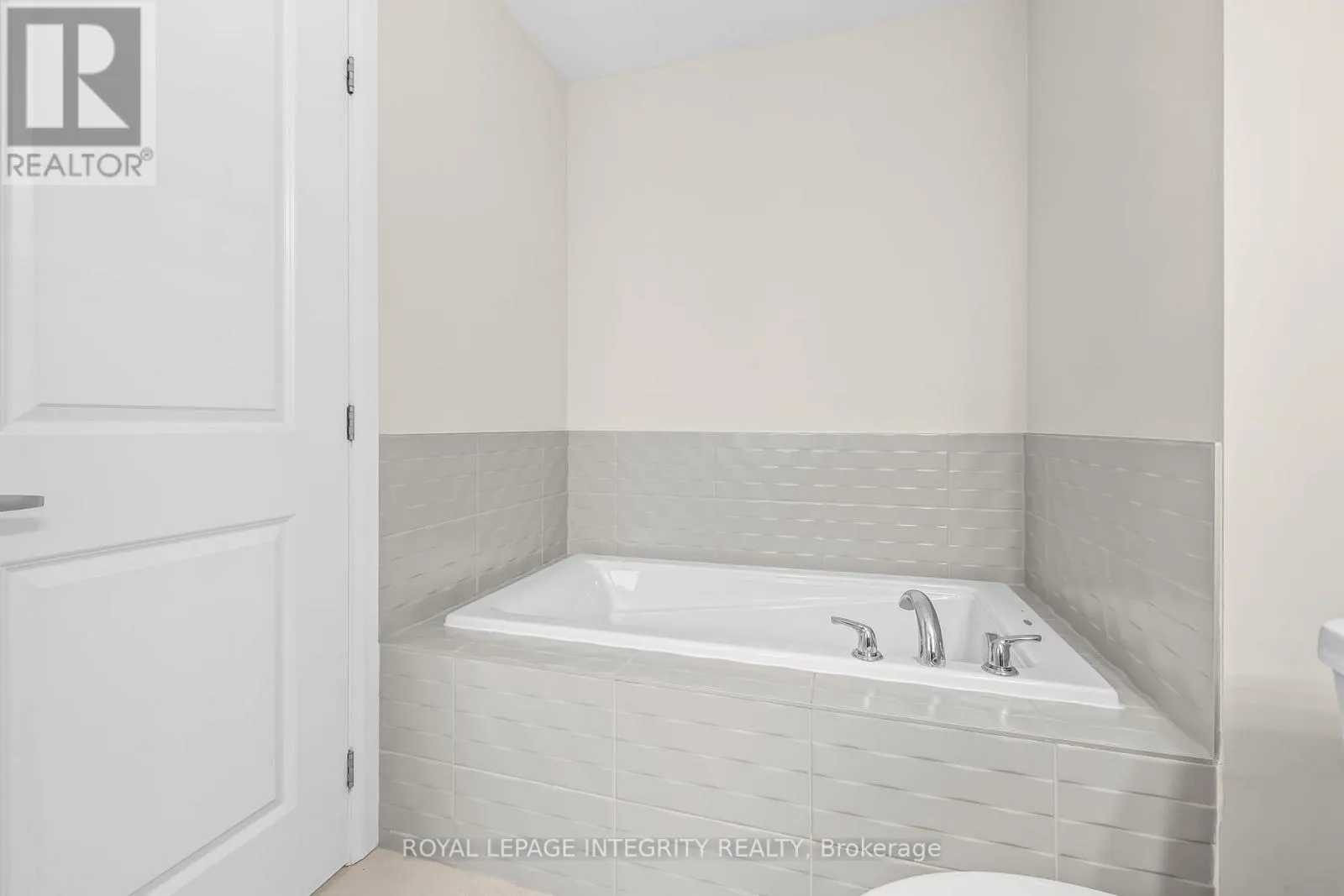 262 TULLAGHAN HEIGHTS