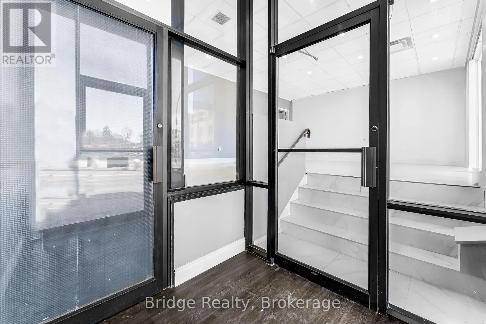 290 DUNDAS STREET