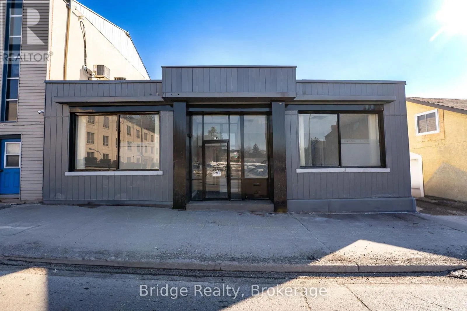 290 DUNDAS STREET