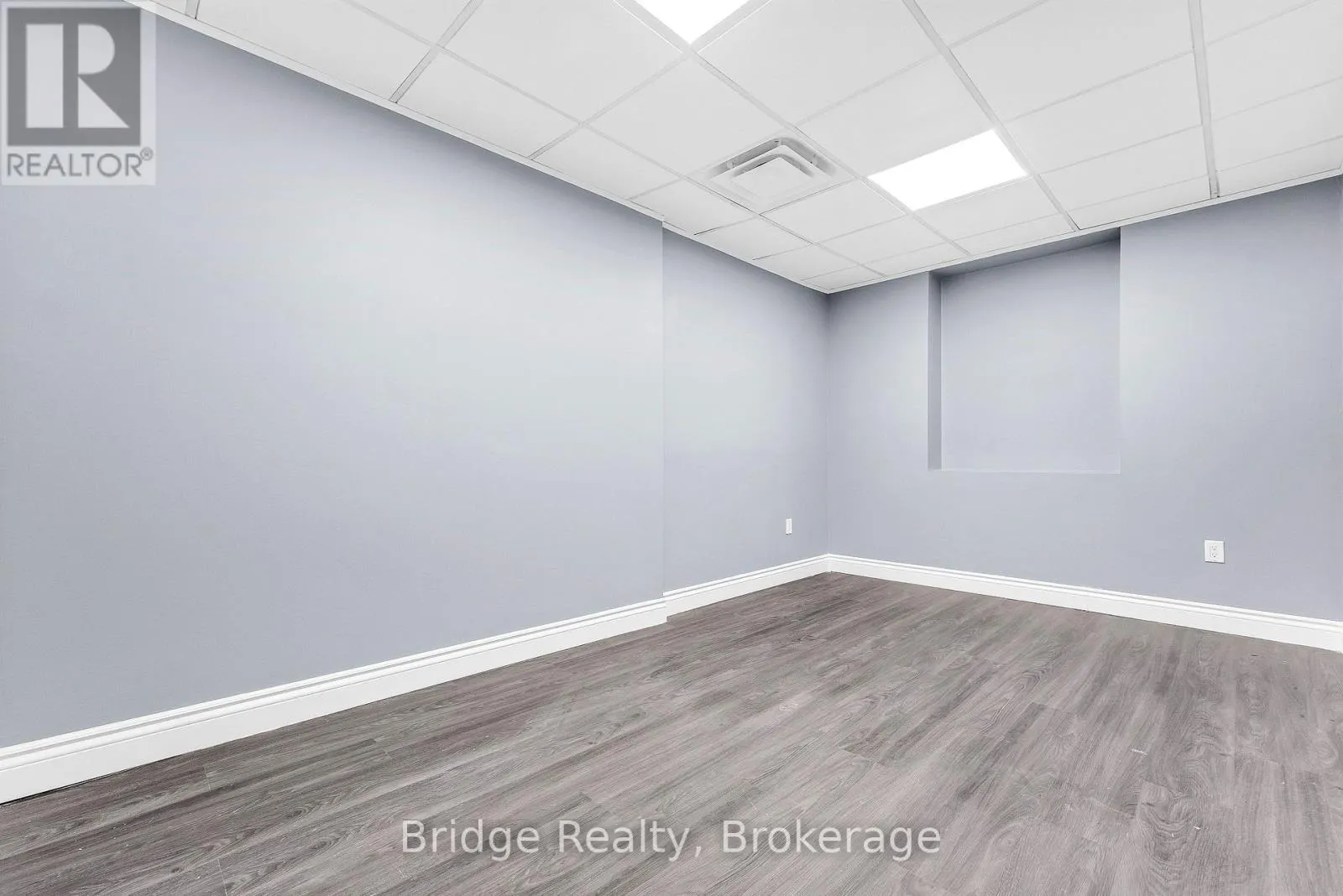 290 DUNDAS STREET