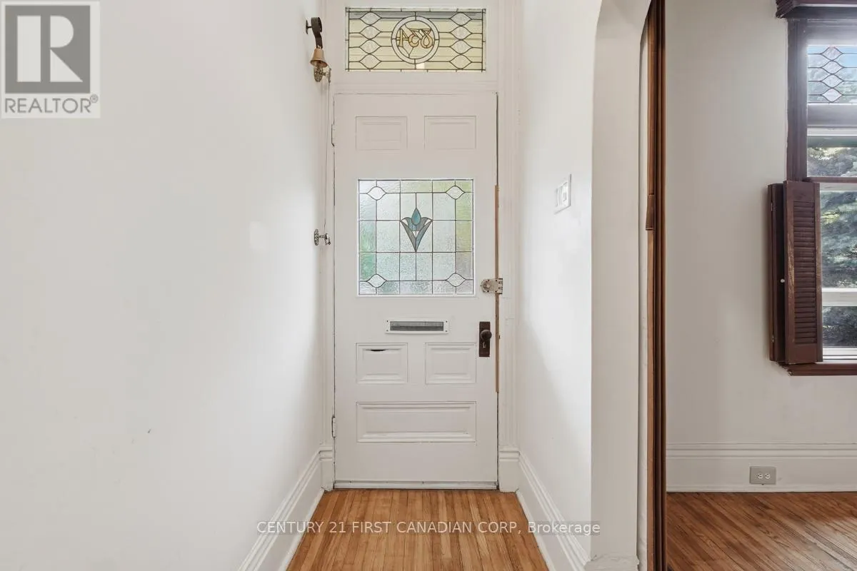 834 COLBORNE STREET