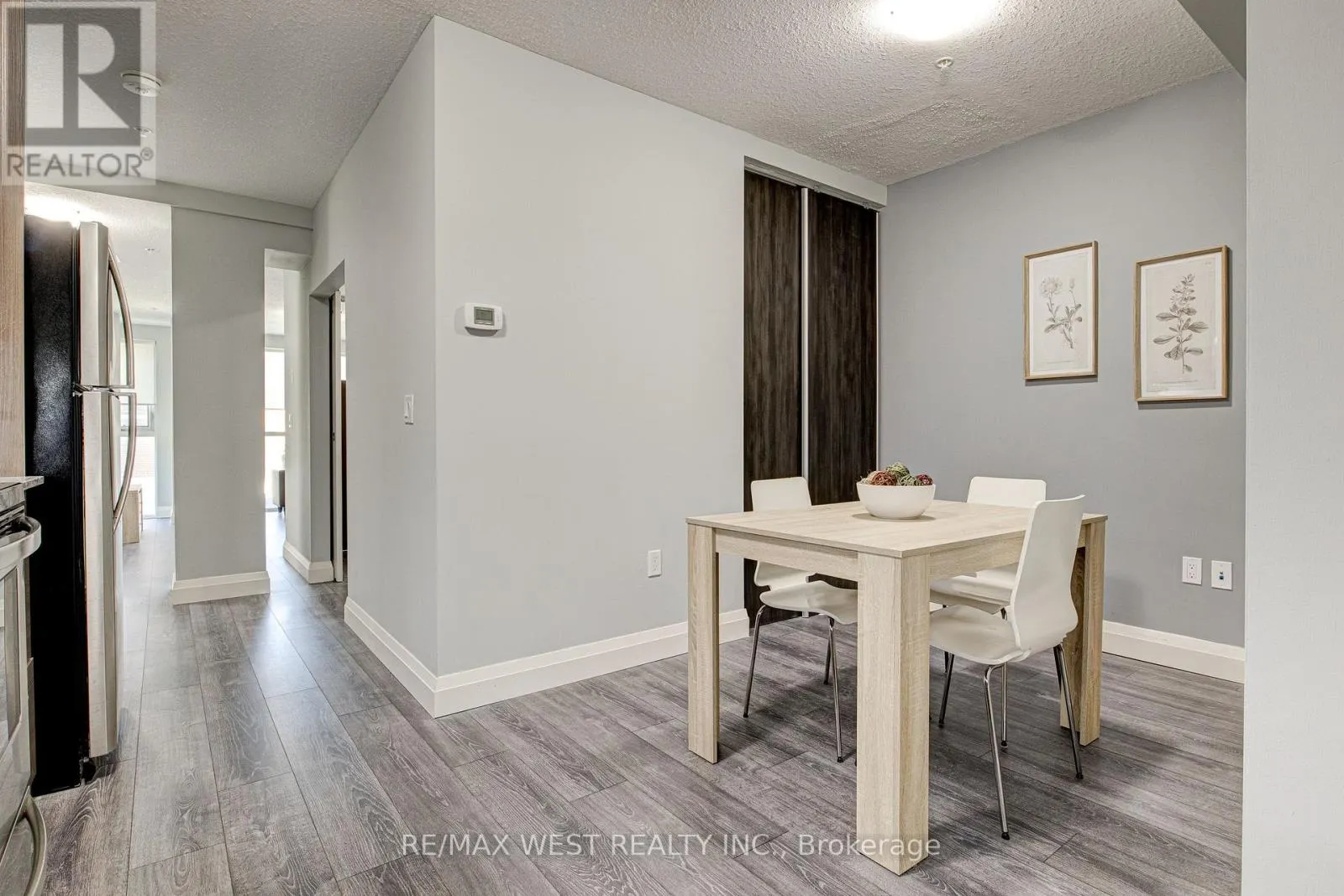 215 - 318 SPRUCE STREET