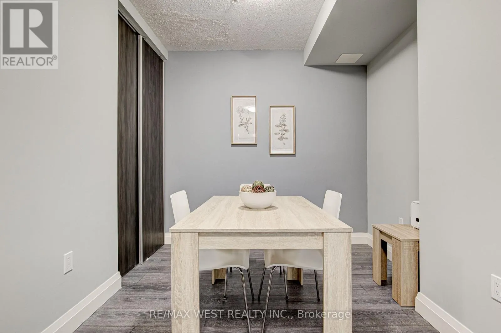 215 - 318 SPRUCE STREET