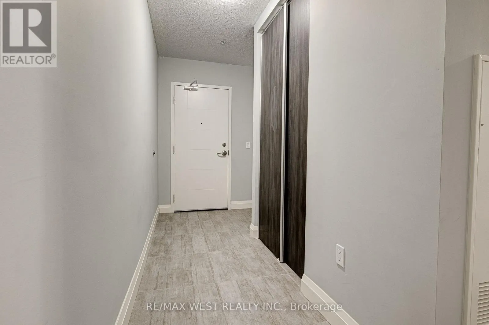 215 - 318 SPRUCE STREET