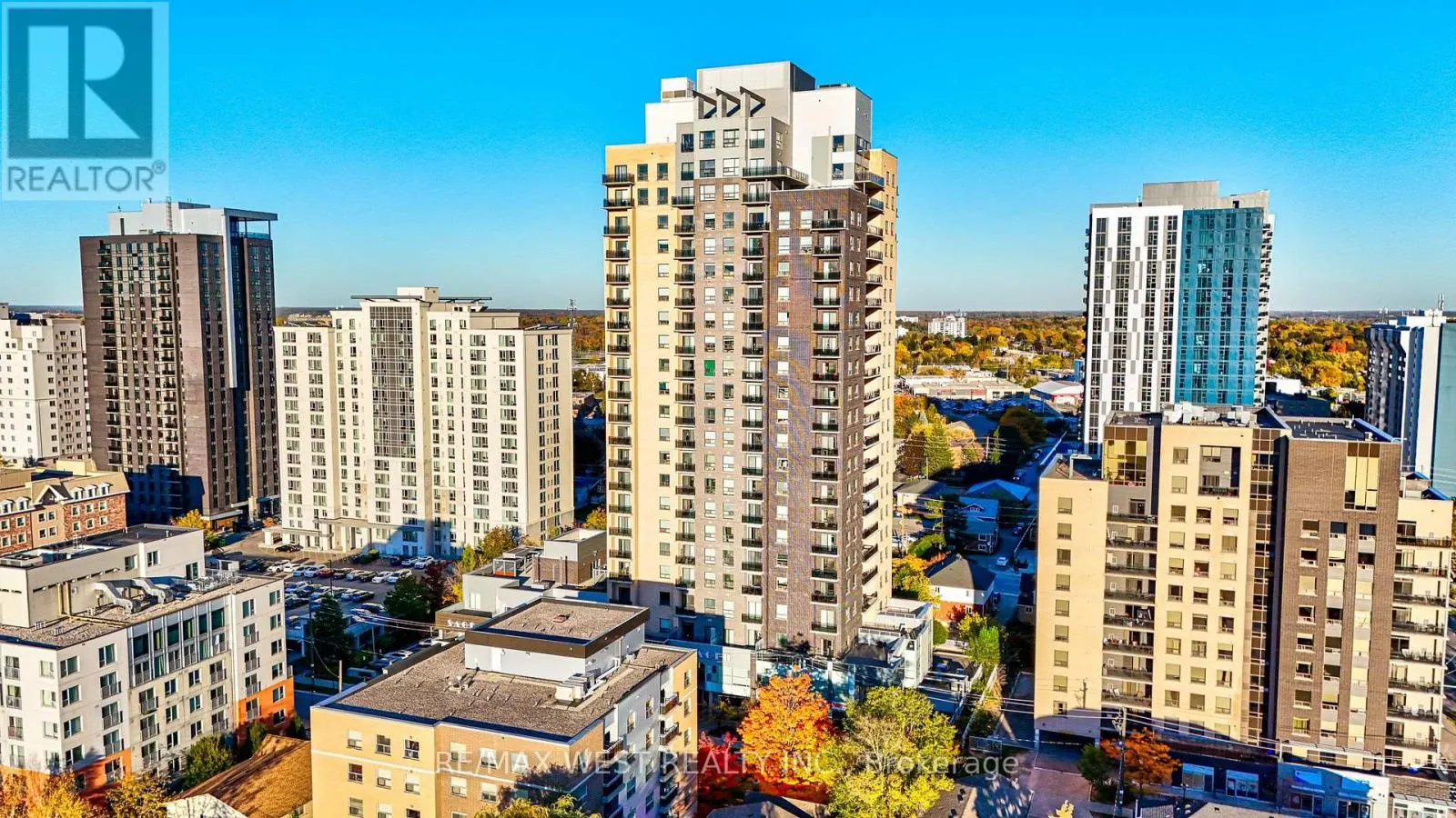215 - 318 SPRUCE STREET