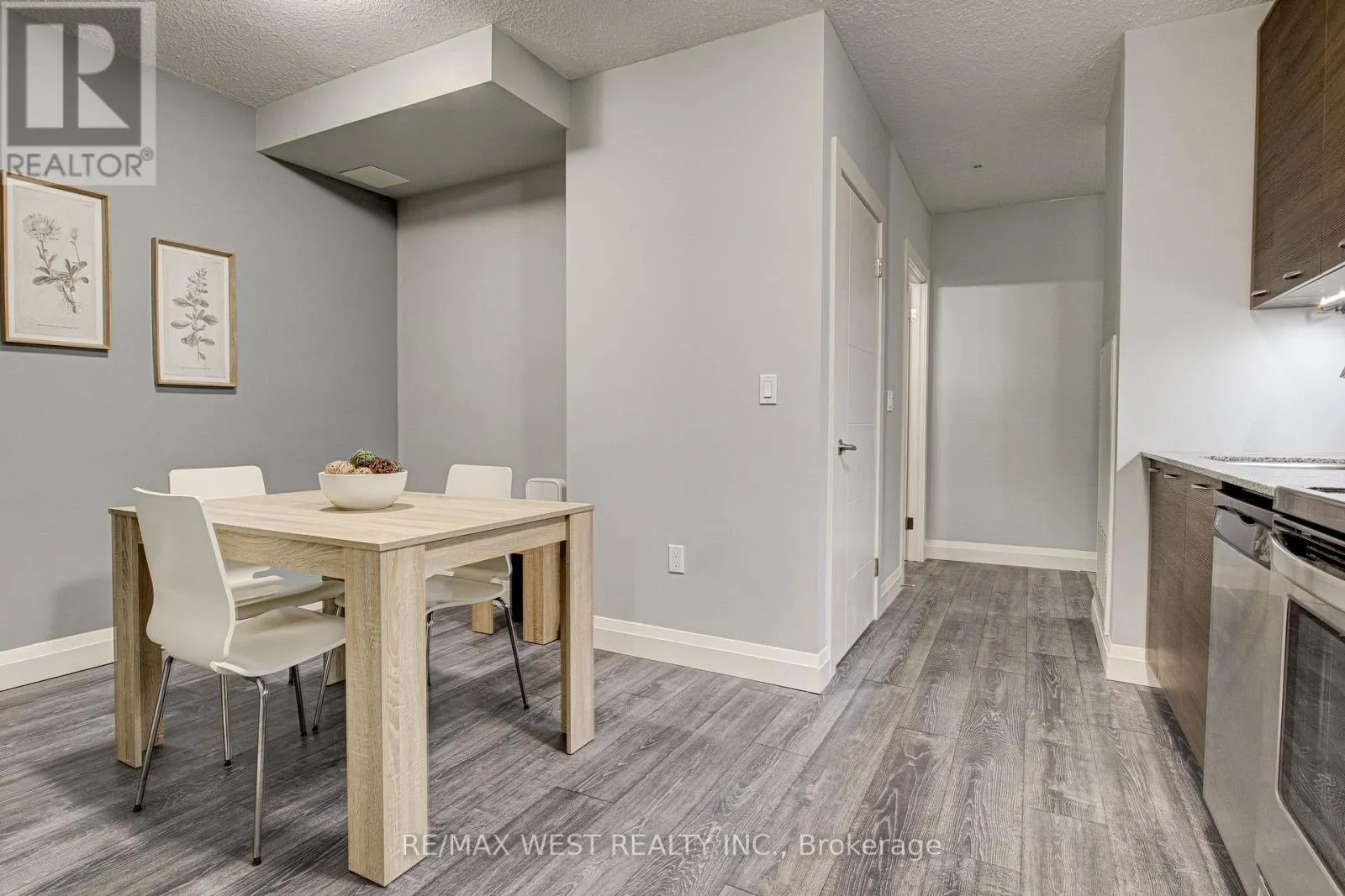 215 - 318 SPRUCE STREET