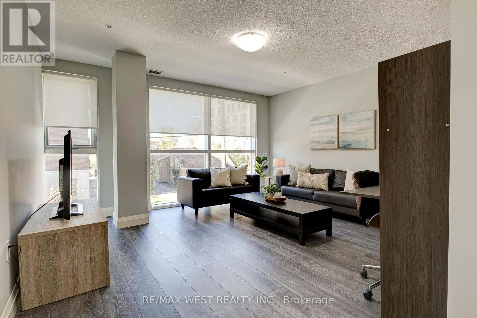 215 - 318 SPRUCE STREET