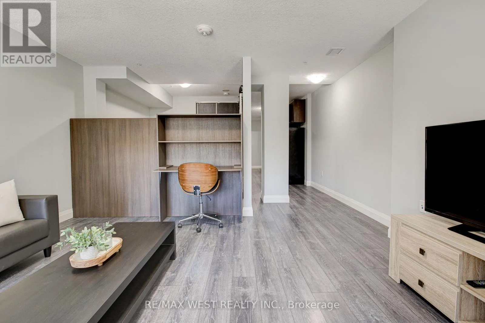 215 - 318 SPRUCE STREET