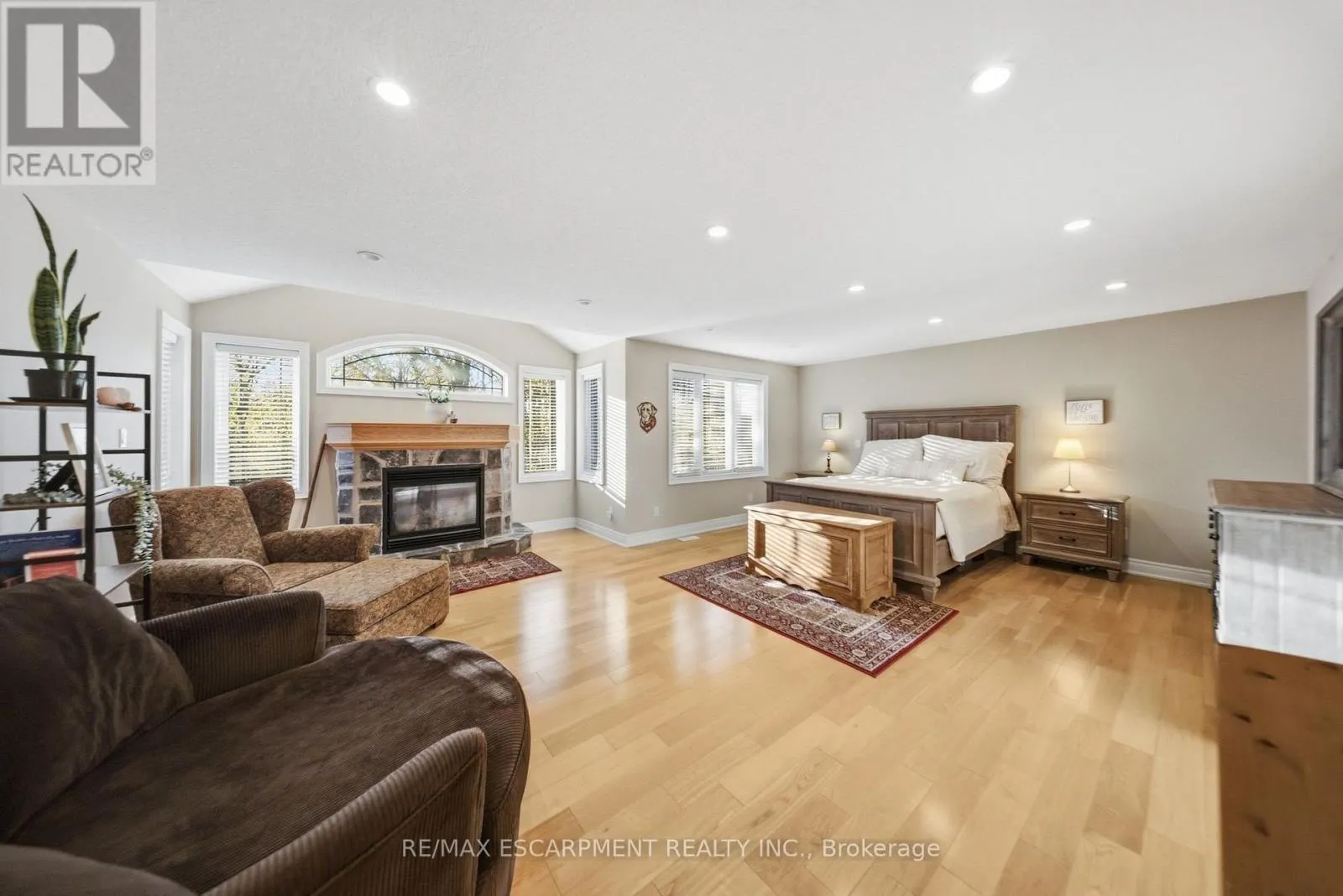 95 TOLLGATE DRIVE