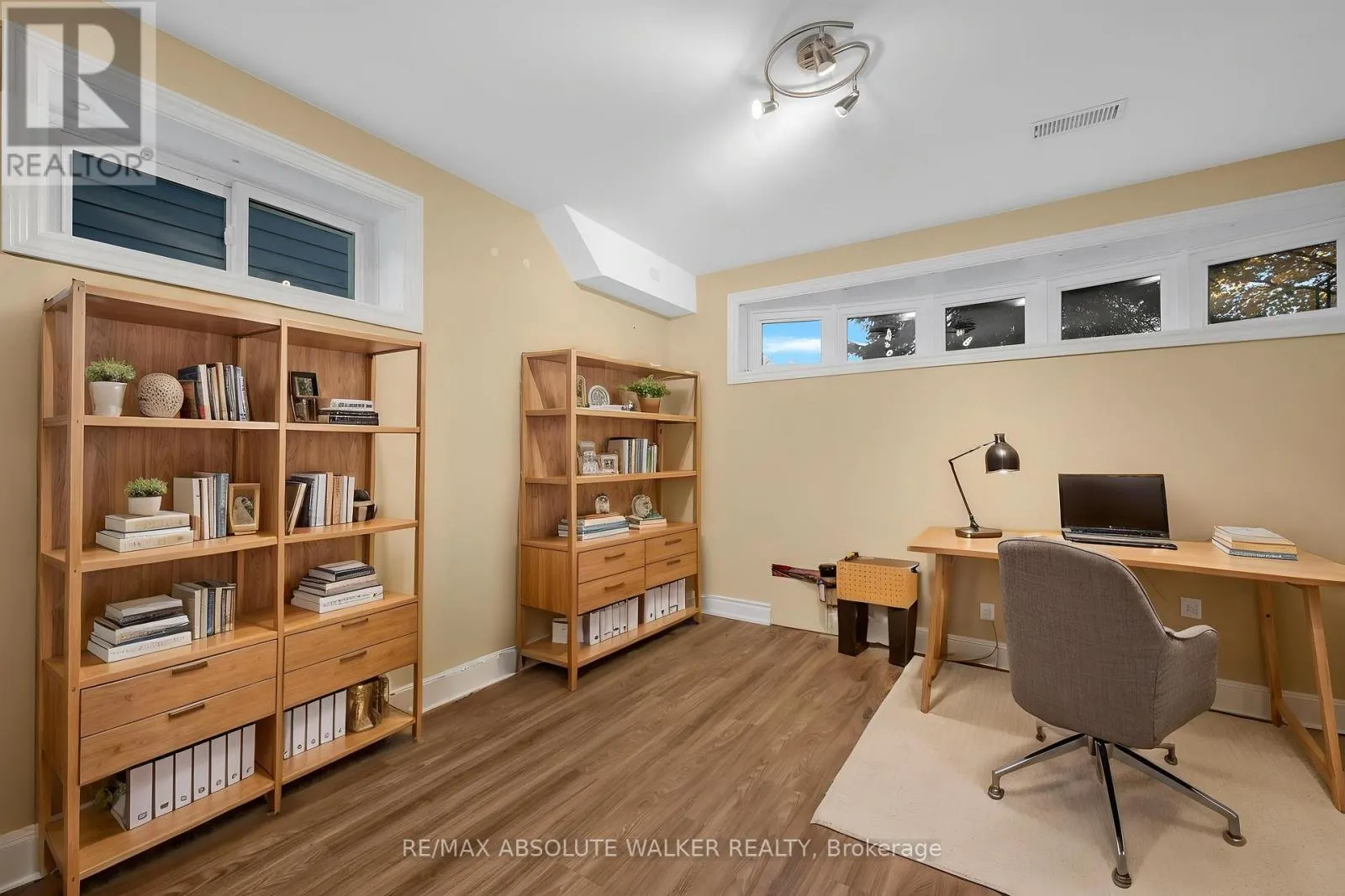 18 SILVER ASPEN CRESCENT