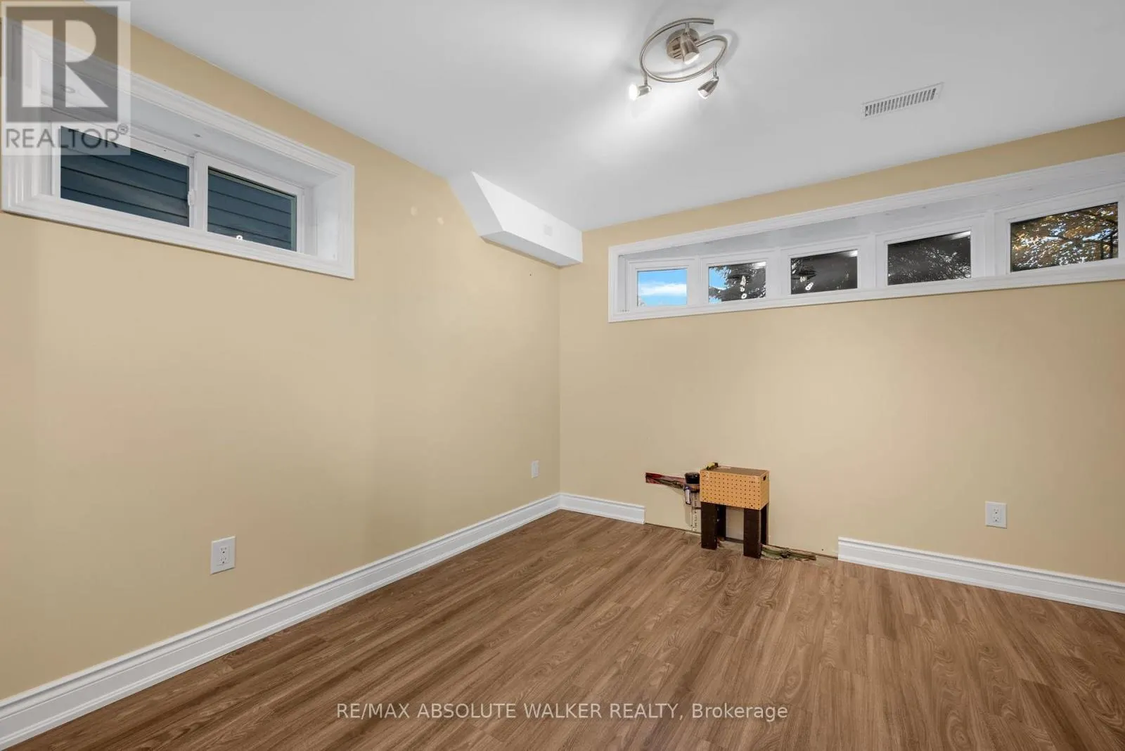 18 SILVER ASPEN CRESCENT