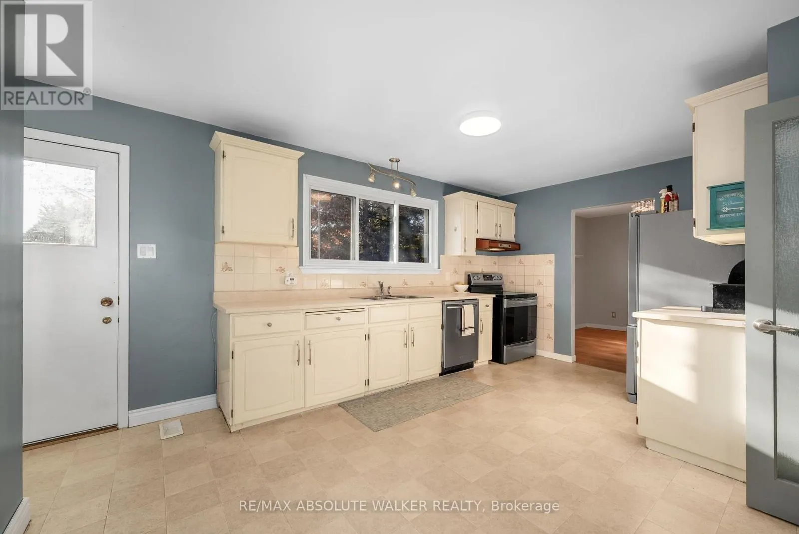 18 SILVER ASPEN CRESCENT