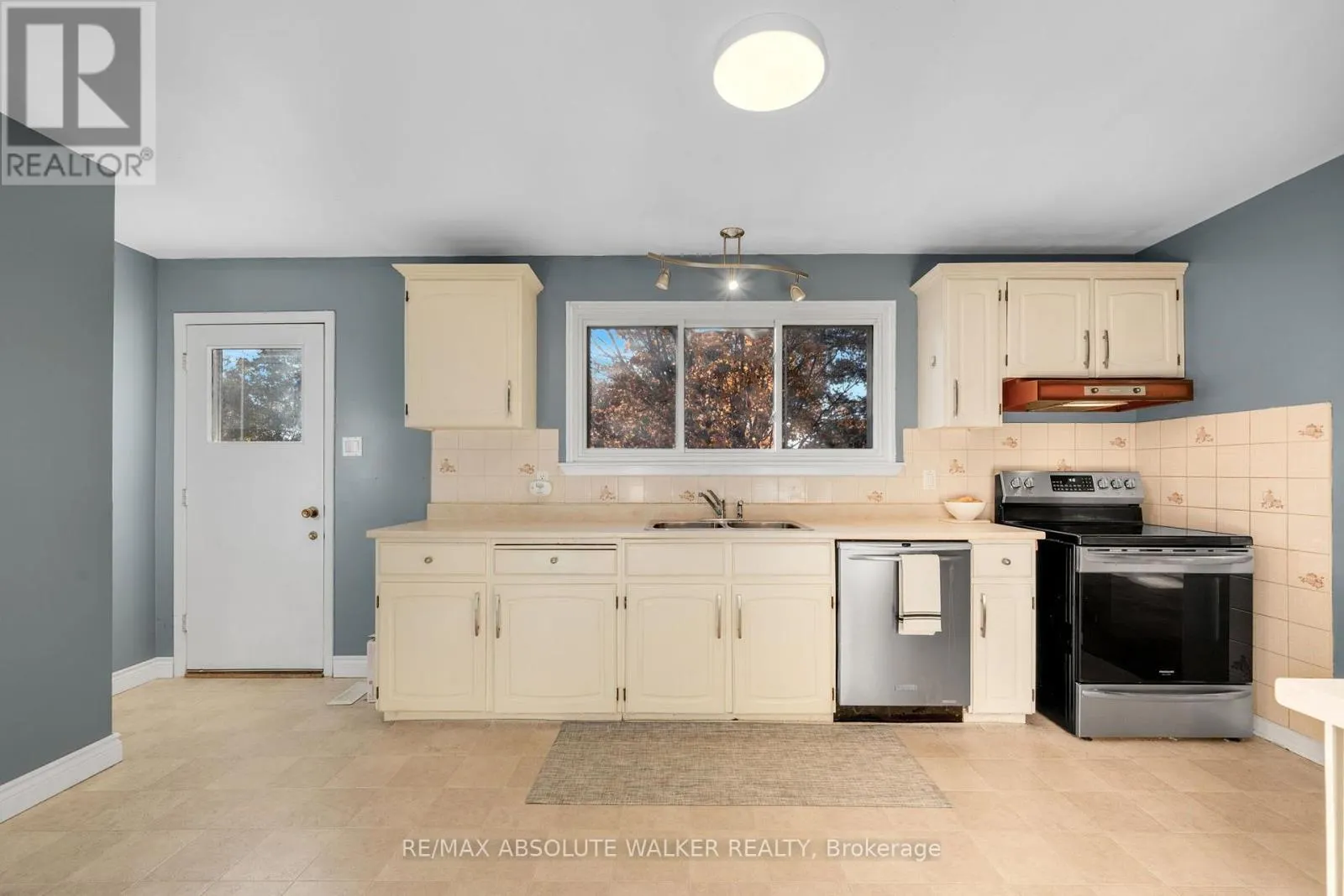 18 SILVER ASPEN CRESCENT