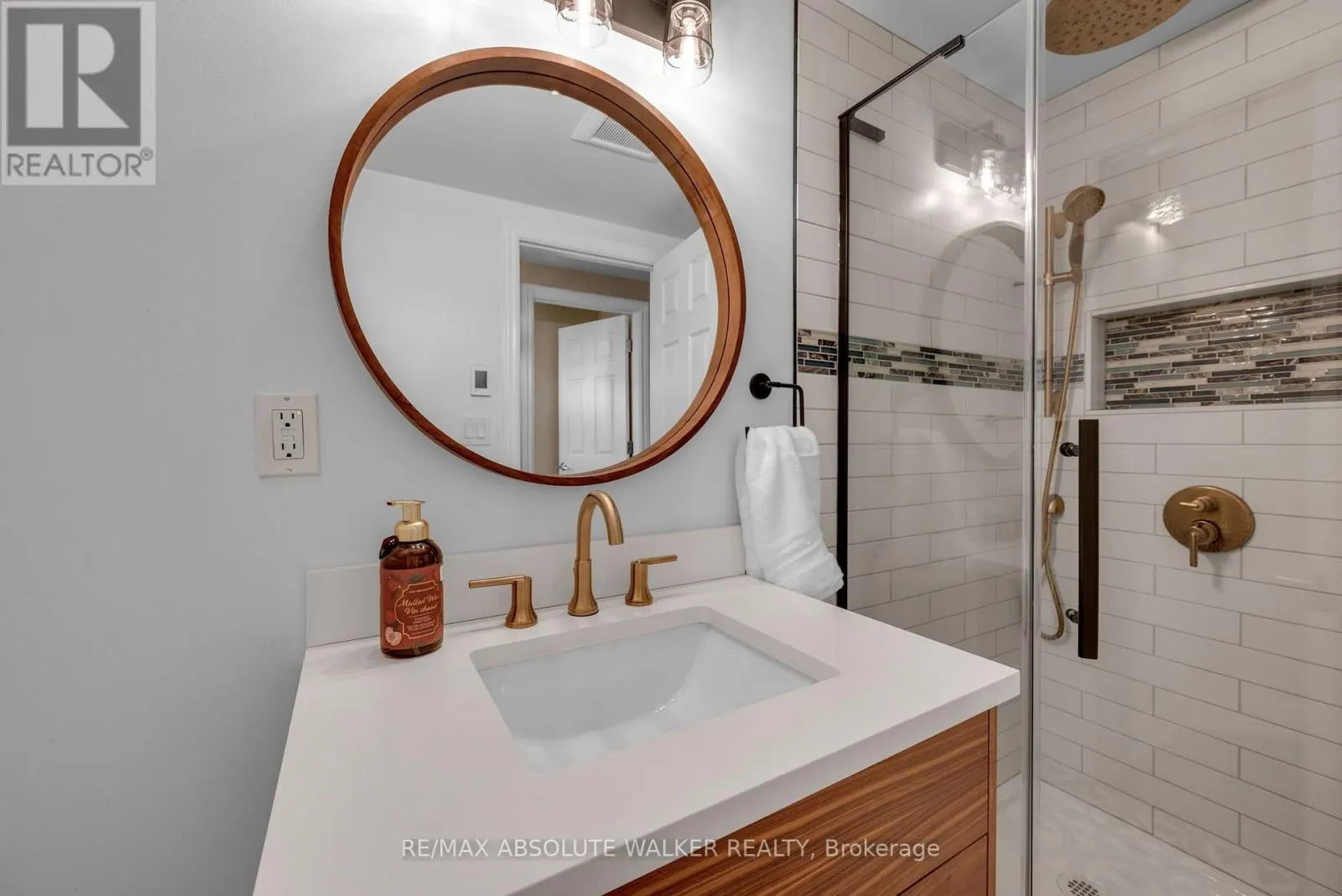 18 SILVER ASPEN CRESCENT