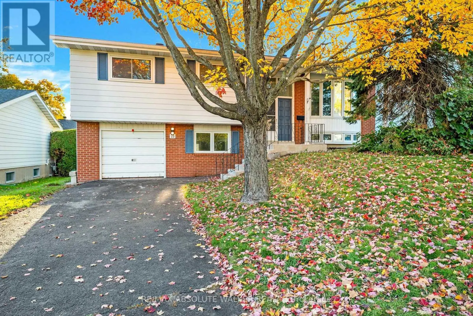 18 SILVER ASPEN CRESCENT