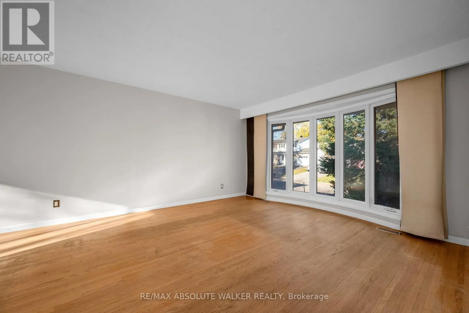 18 SILVER ASPEN CRESCENT