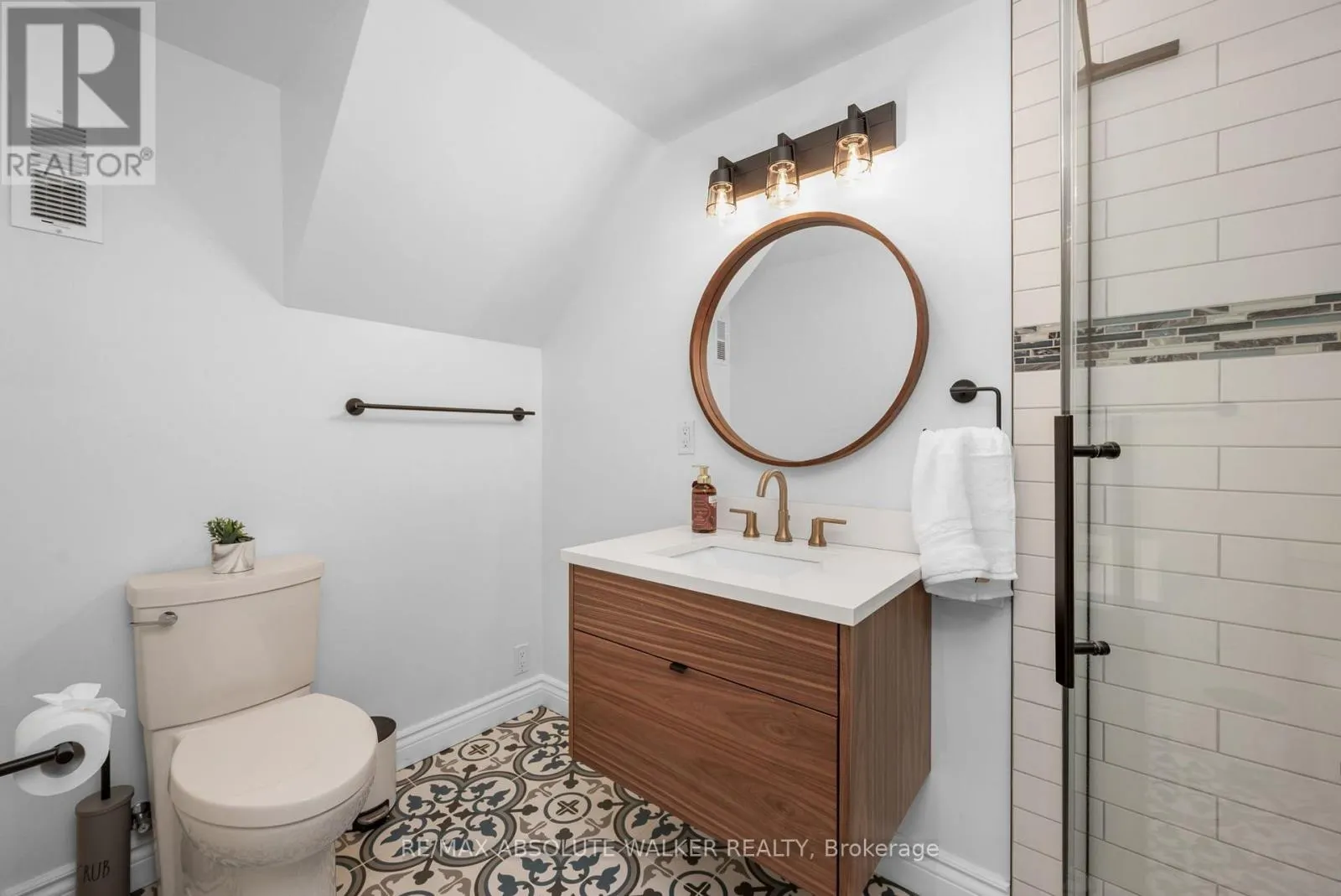 18 SILVER ASPEN CRESCENT