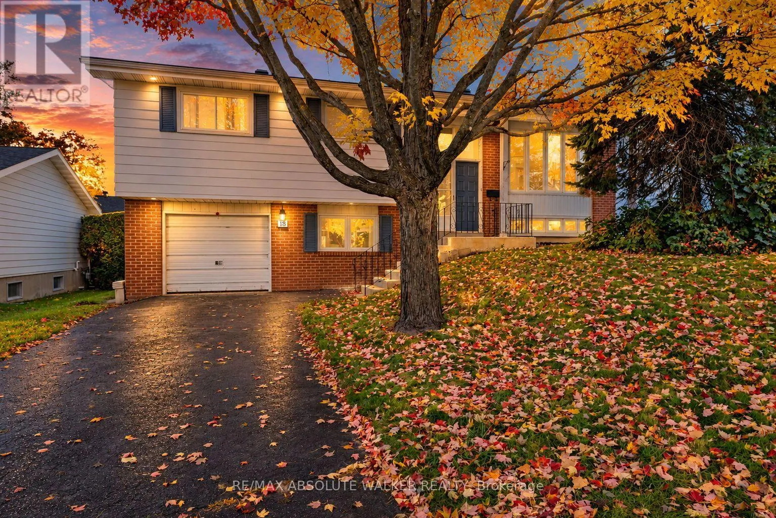 18 SILVER ASPEN CRESCENT