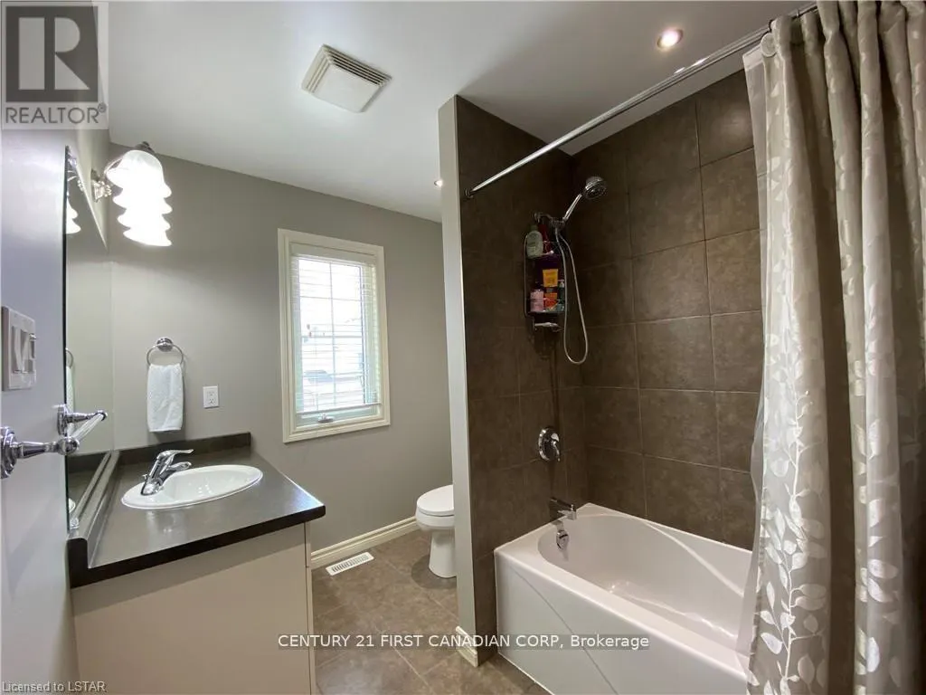 17 - 960 BITTERBUSH CRESCENT #17