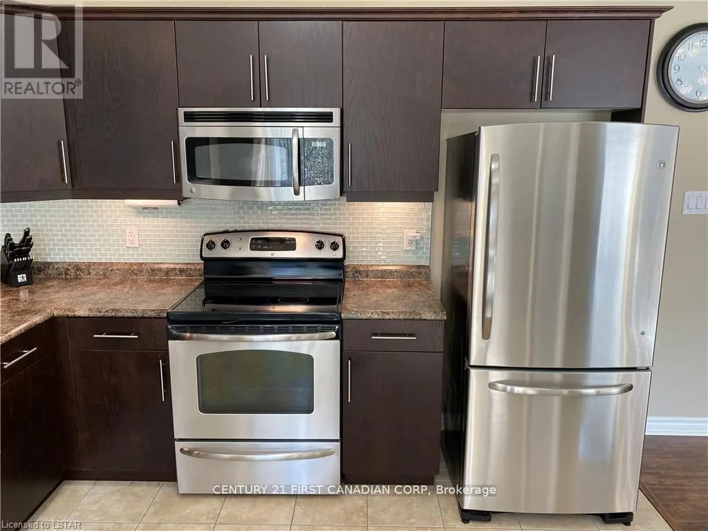 17 - 960 BITTERBUSH CRESCENT #17