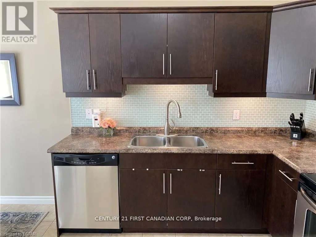 17 - 960 BITTERBUSH CRESCENT #17