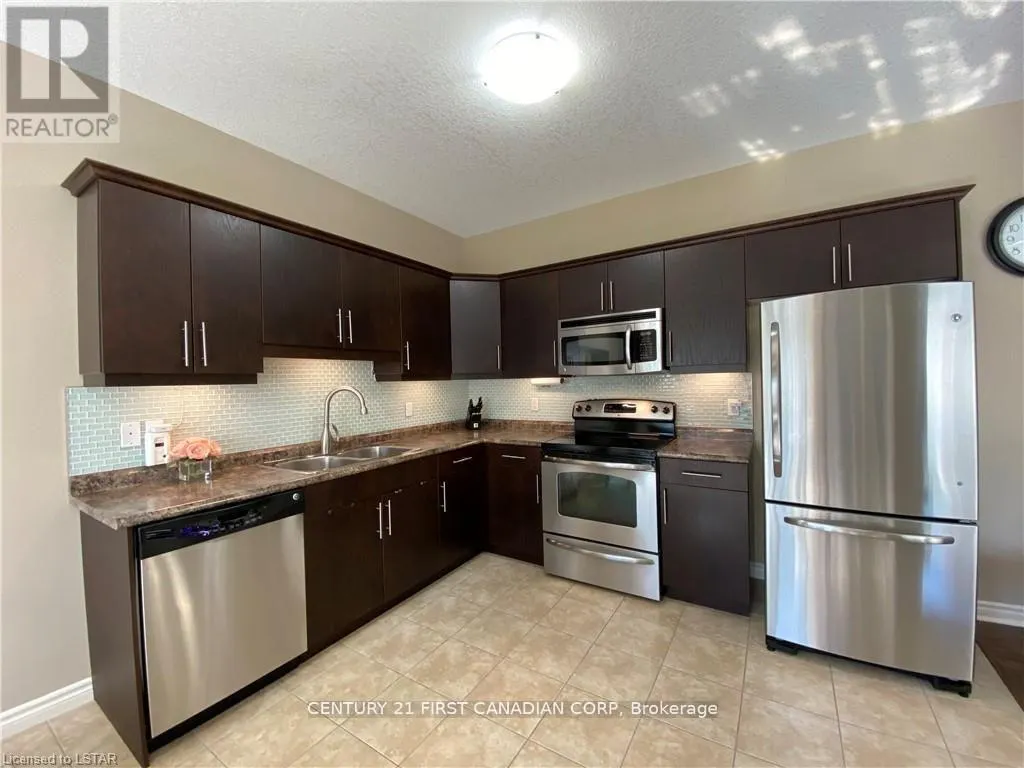 17 - 960 BITTERBUSH CRESCENT #17