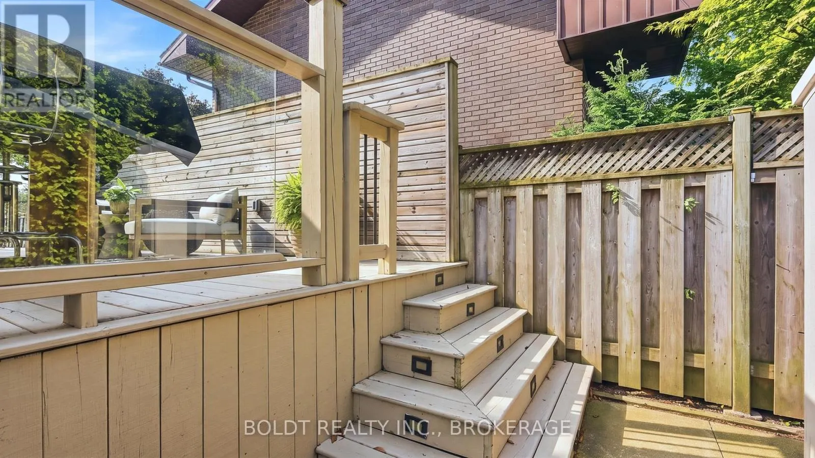 15 THE CEDARS STREET
