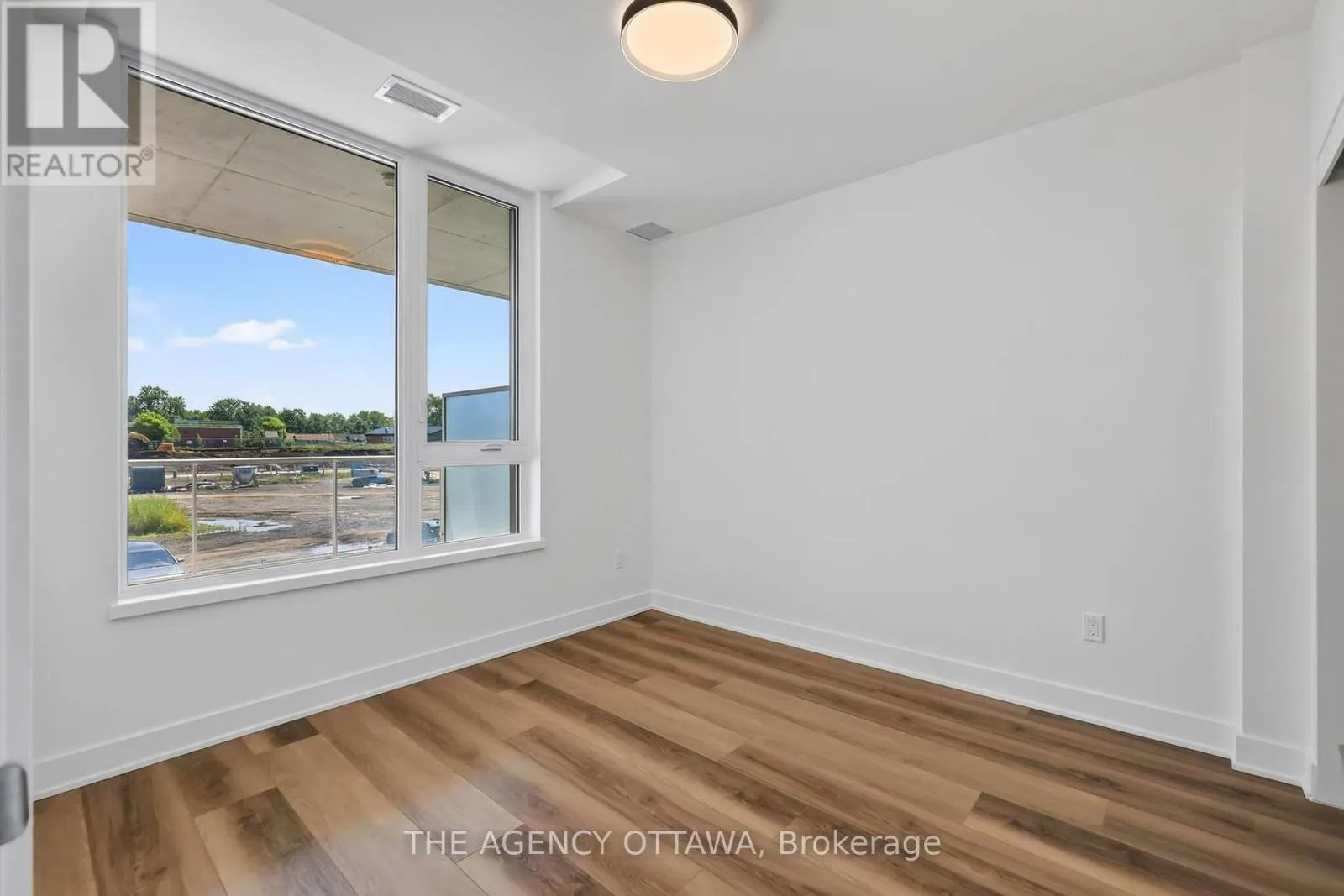 212 - 3085 RIVERSIDE DRIVE