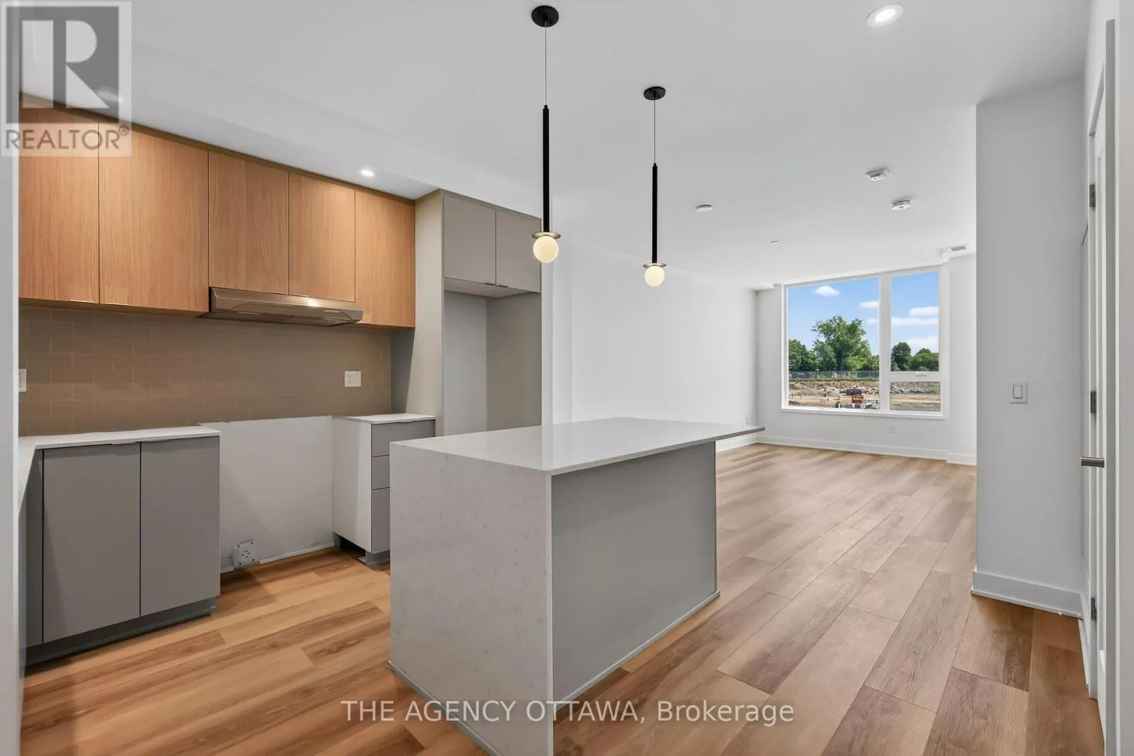 212 - 3085 RIVERSIDE DRIVE