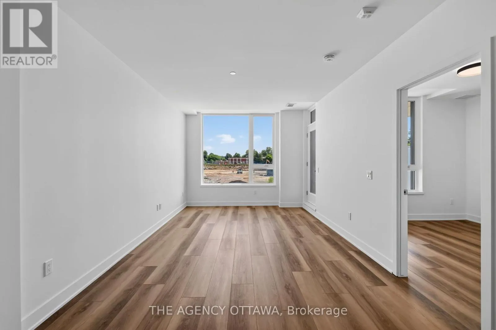 212 - 3085 RIVERSIDE DRIVE