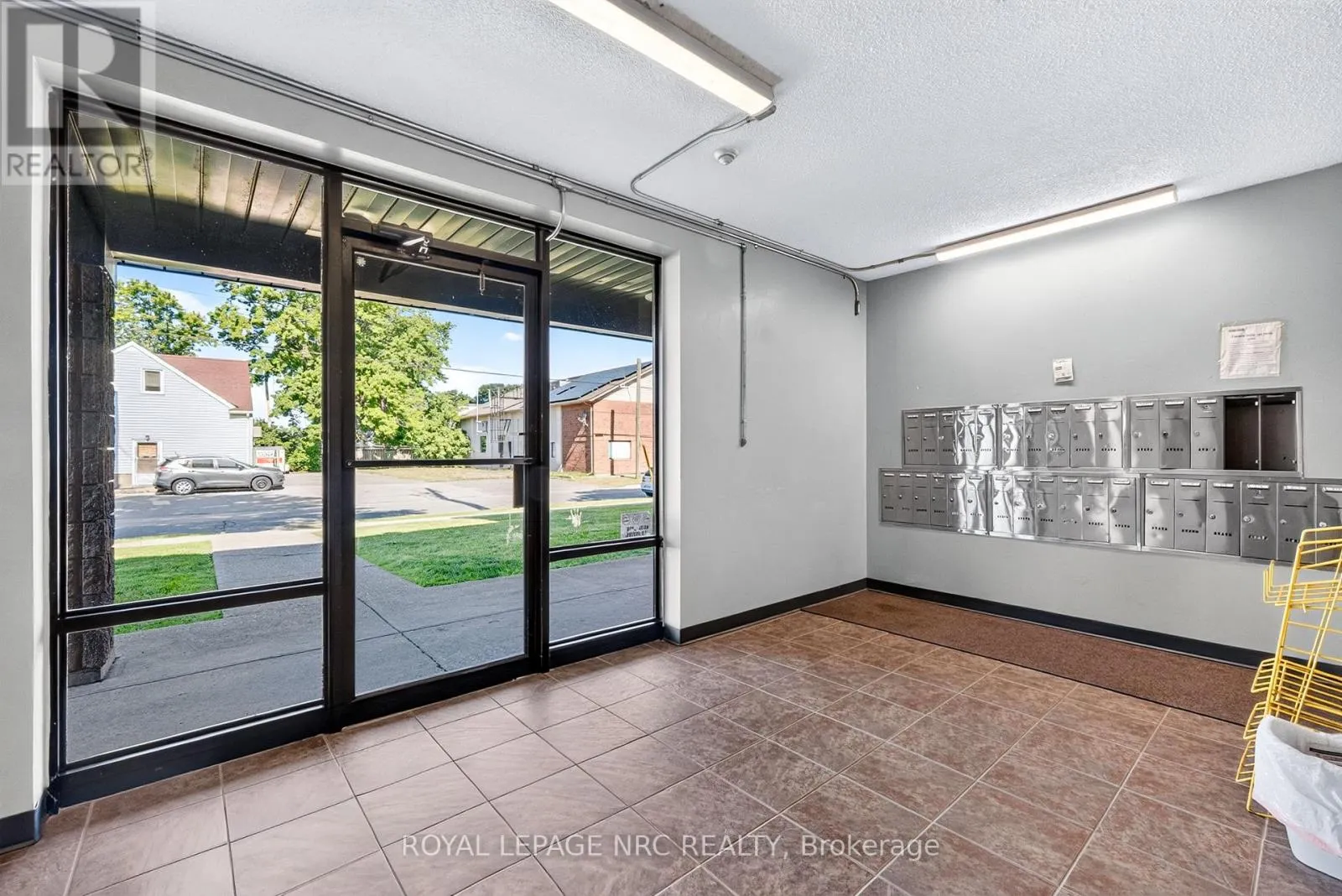 327 - 72 MAIN STREET E #327