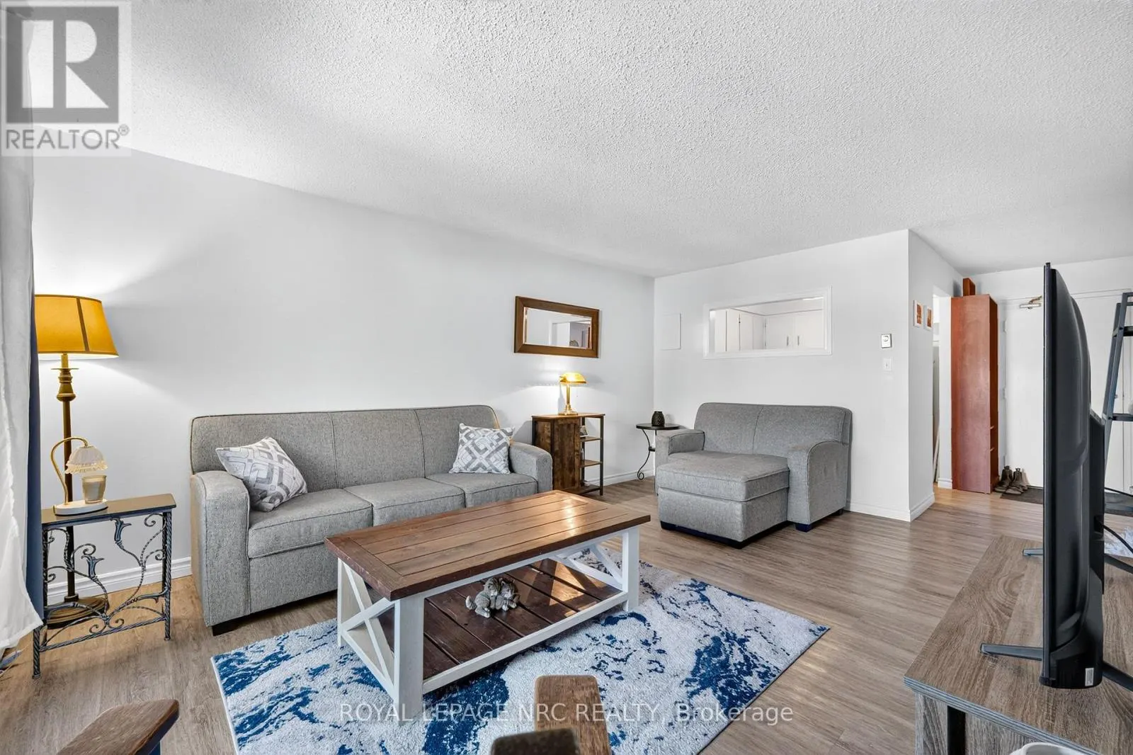 327 - 72 MAIN STREET E #327