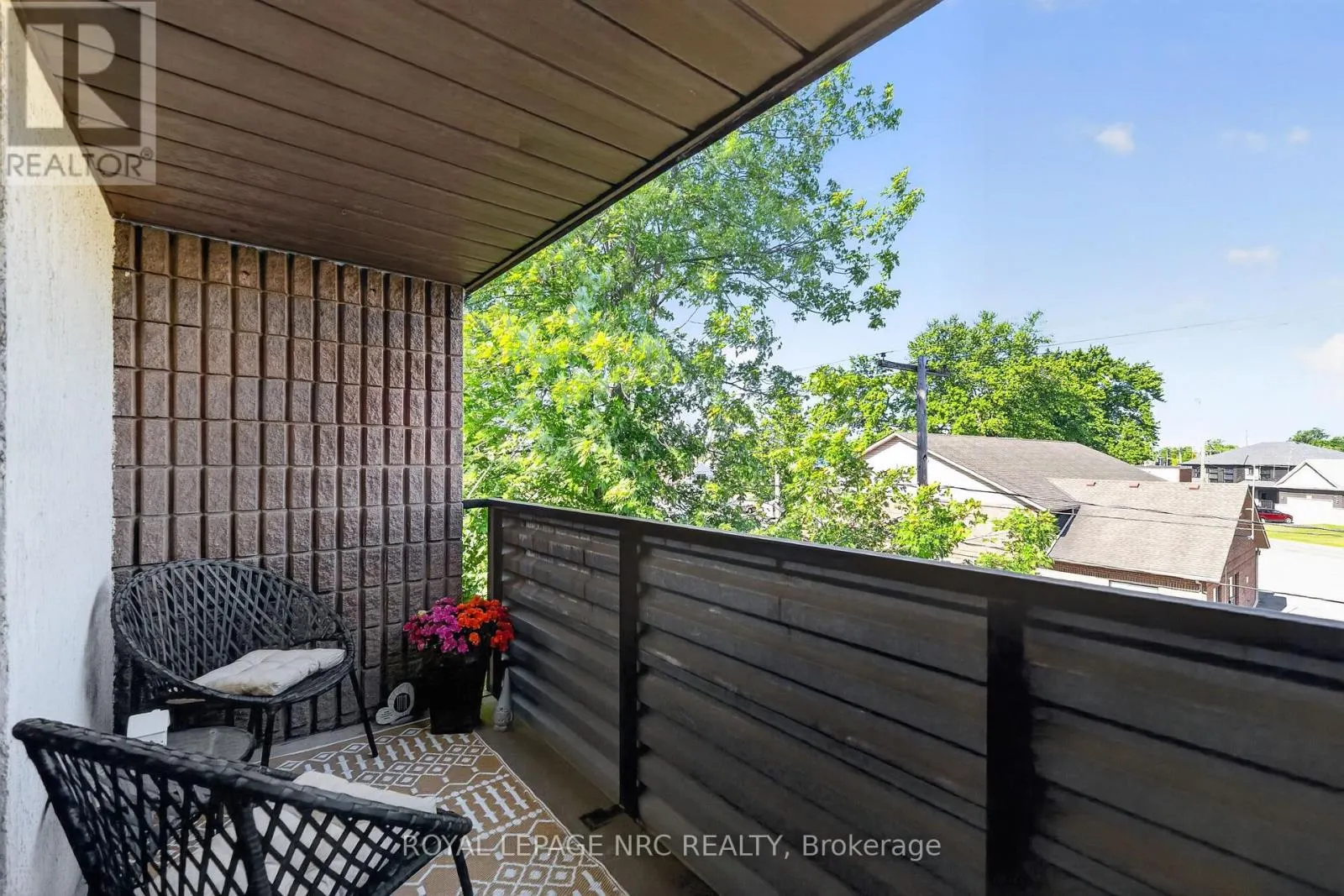 327 - 72 MAIN STREET E #327