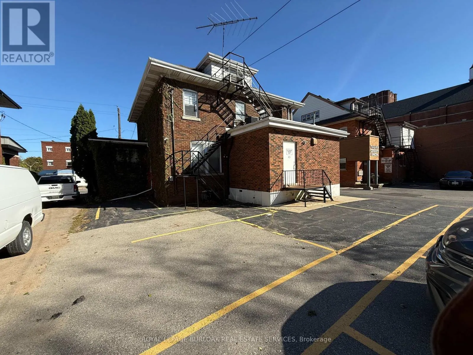 826 MAIN STREET E
