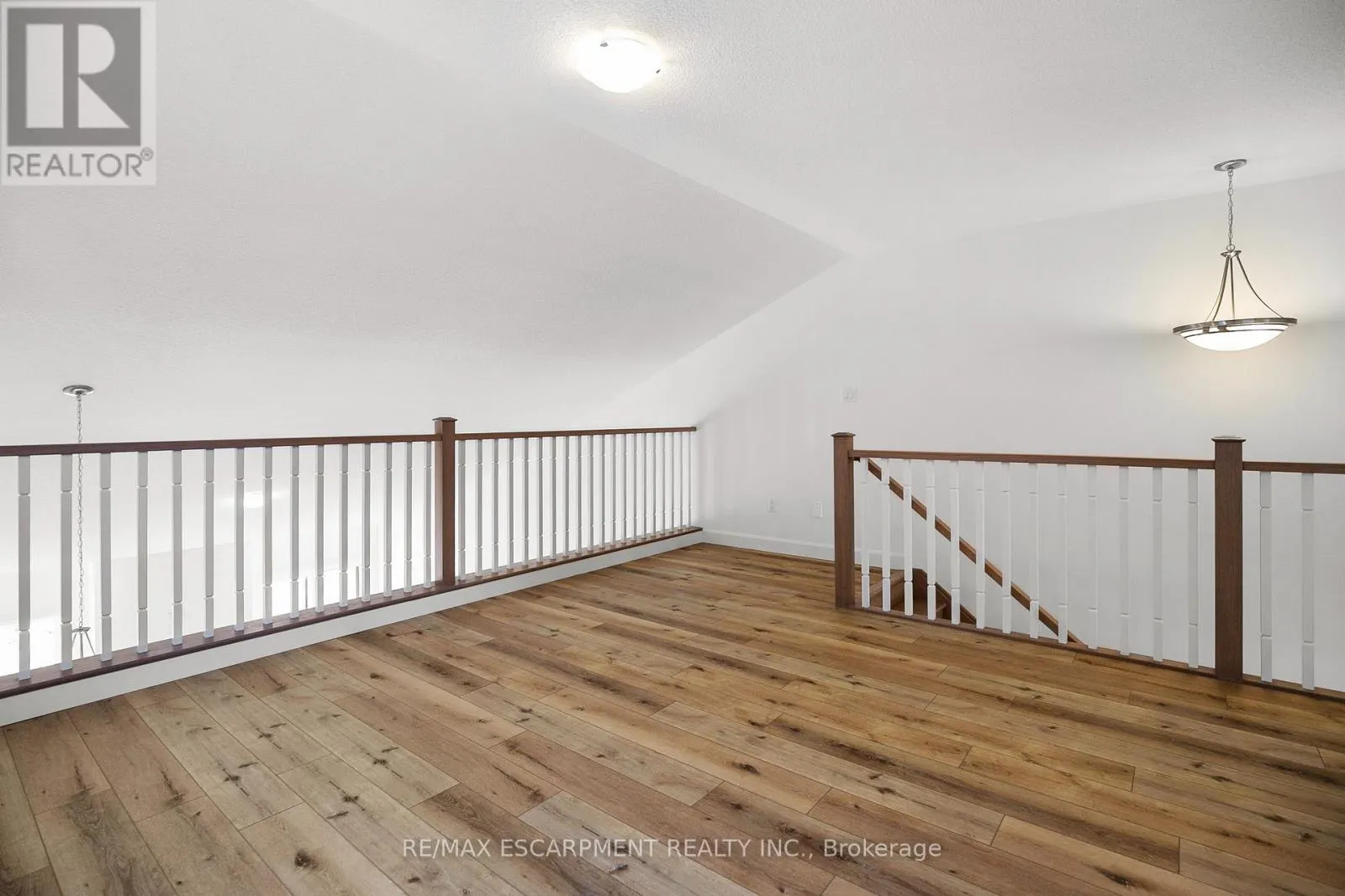 26 BEACHWALK CRESCENT