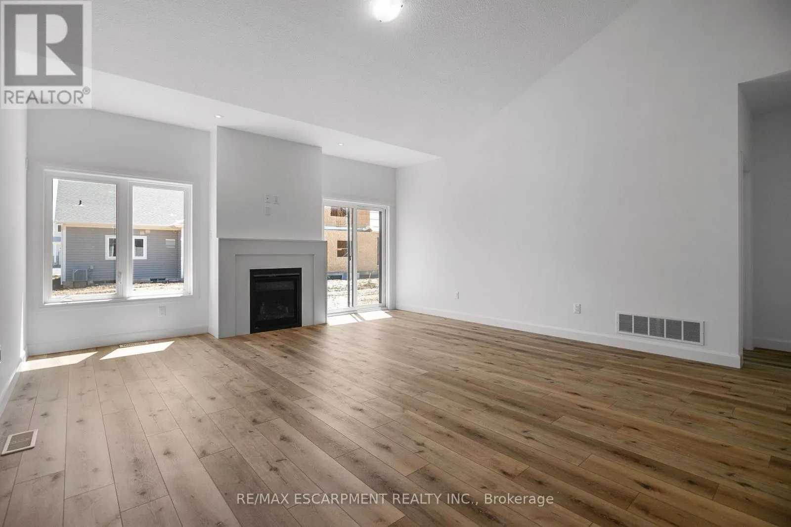 26 BEACHWALK CRESCENT