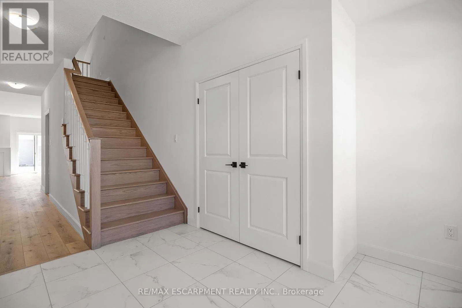 26 BEACHWALK CRESCENT