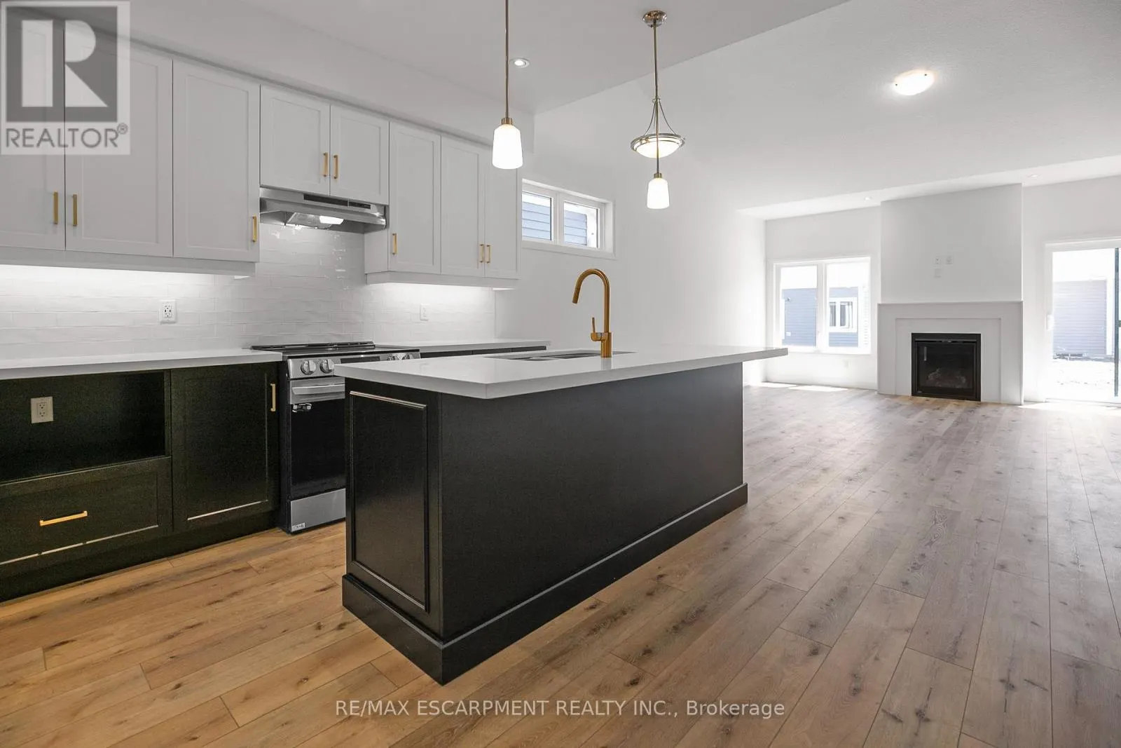26 BEACHWALK CRESCENT