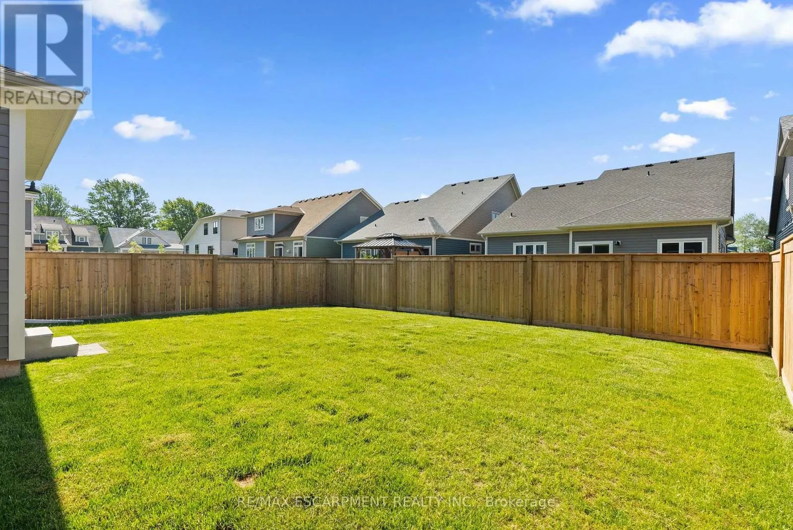 26 BEACHWALK CRESCENT