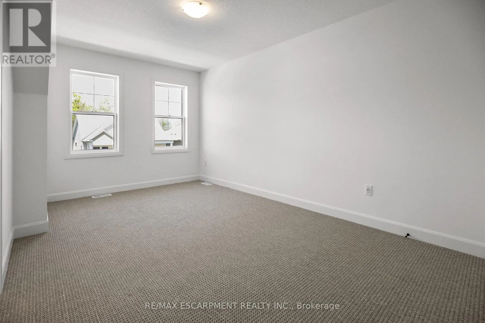 26 BEACHWALK CRESCENT